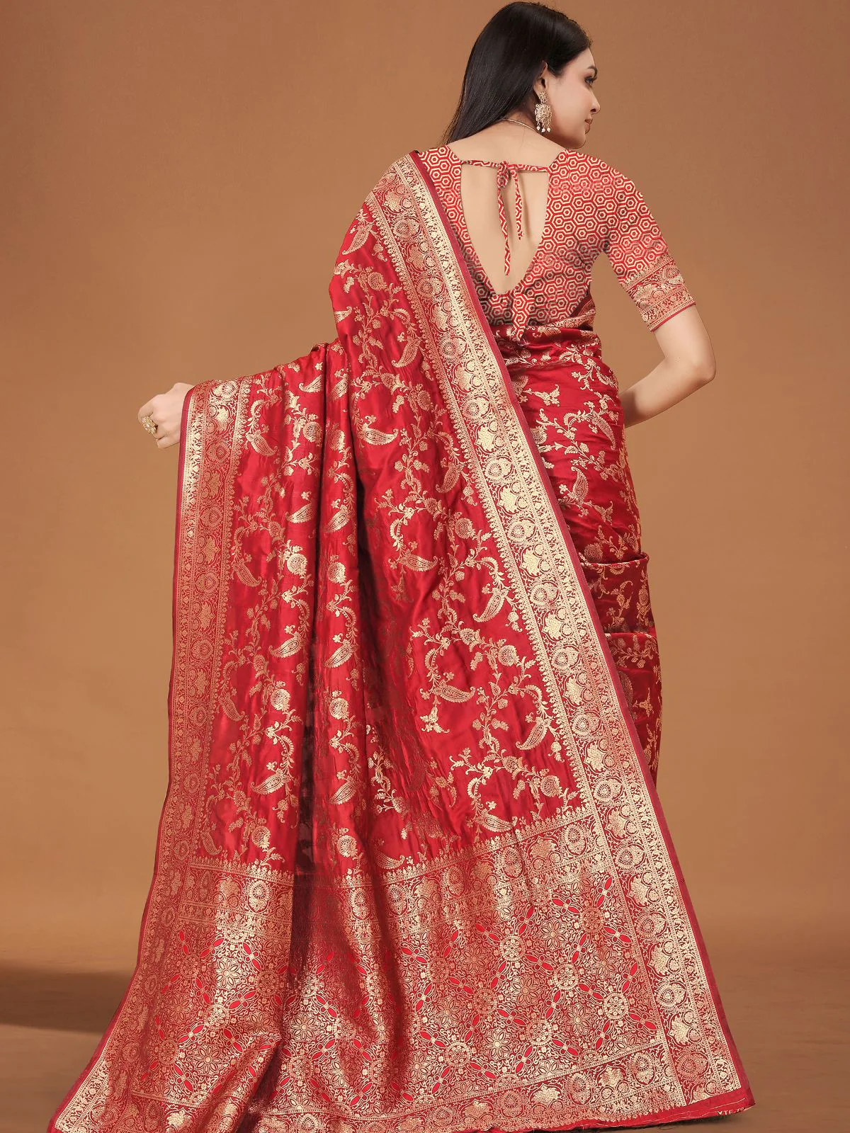 Odette Red Woven Banarasi Silk Saree With Unstitched Blouse For Women - Image 5
