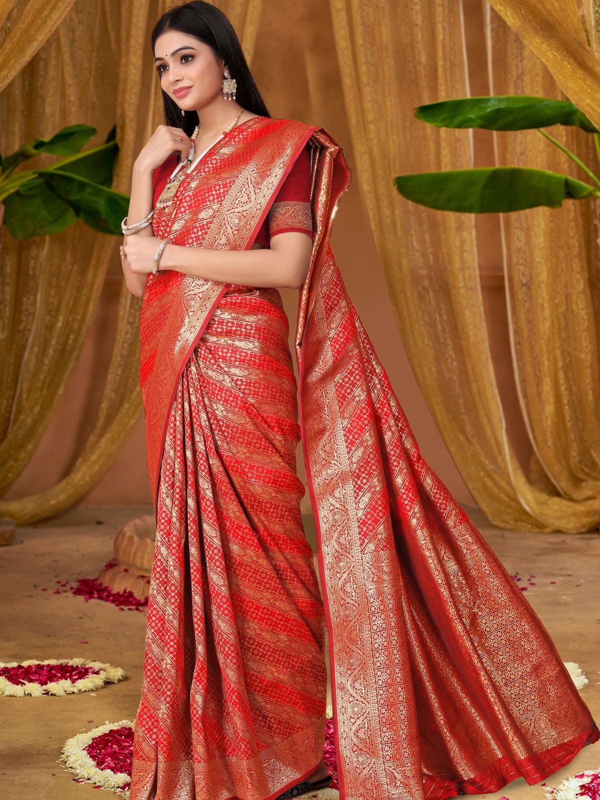 Odette Red Woven Banarasi Silk Saree With unstitched Blouse For Women - Image 3