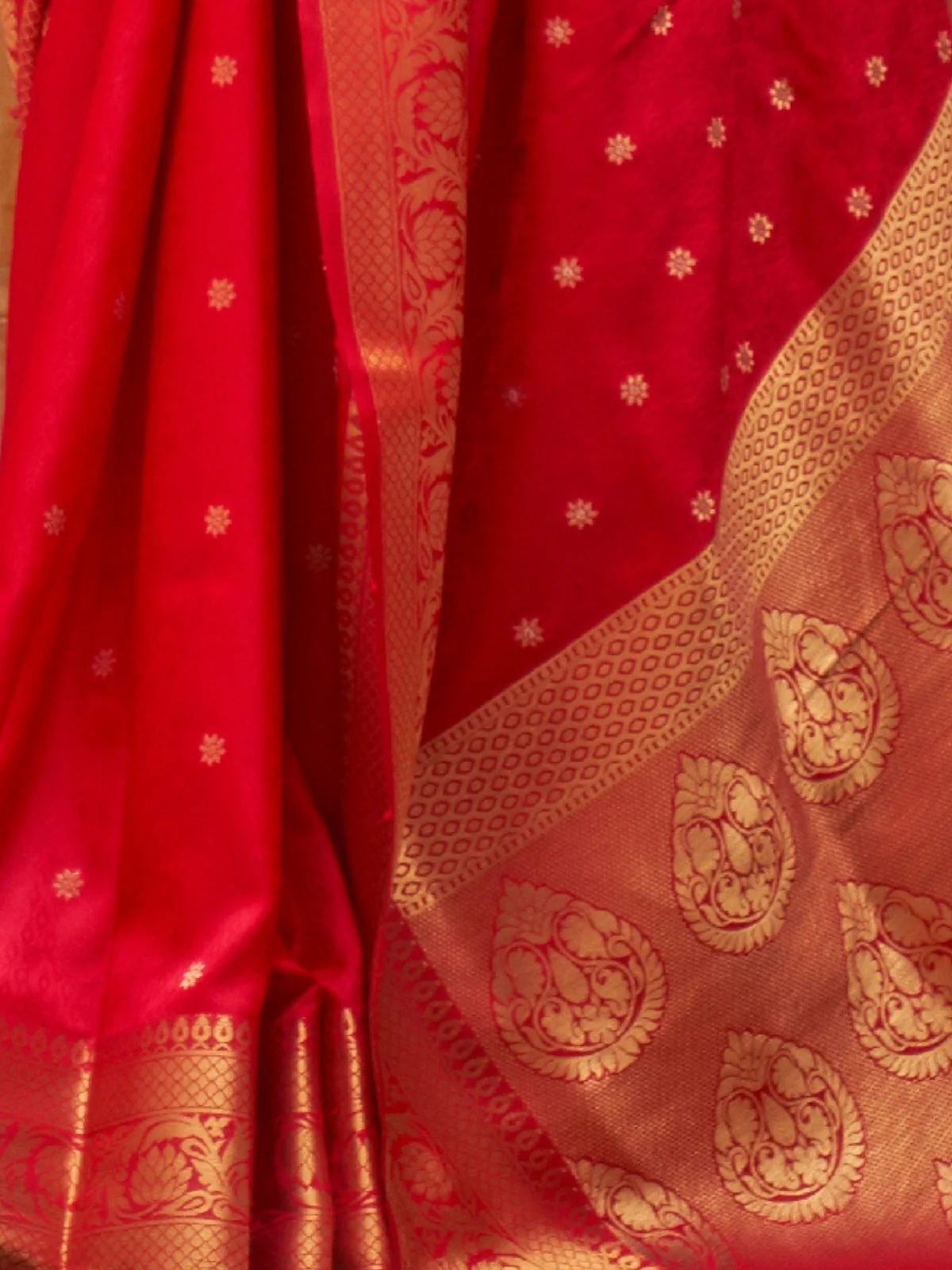 Odette Red Woven Design Silk Blend Saree With Unstitched Blouse For Women - Image 4