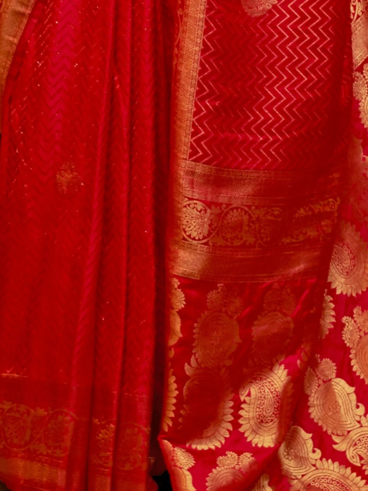 Odette Red Woven Design Silk Blend Saree With Unstitched Blouse For Women - Image 3