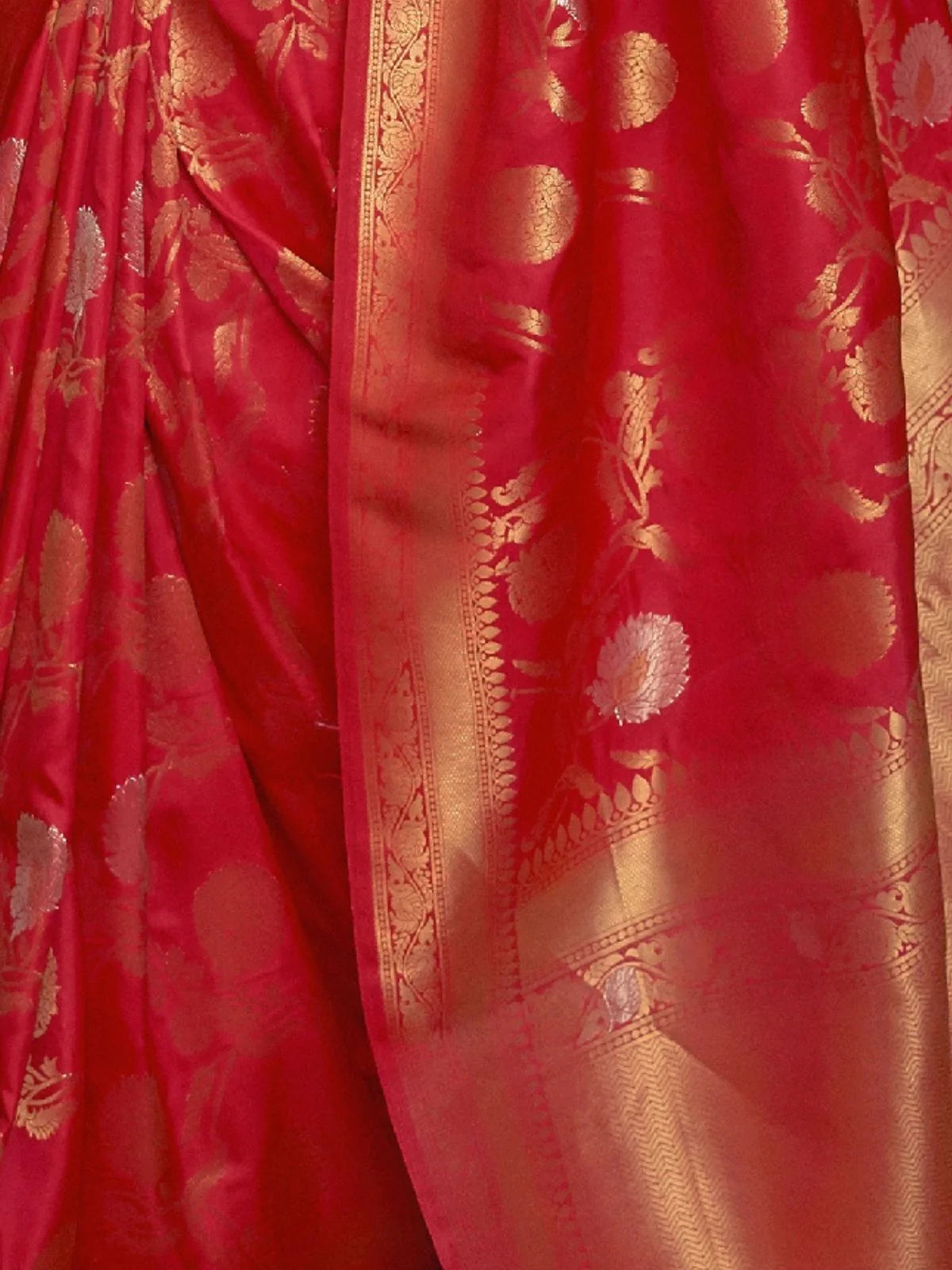 Odette Red Woven Design Silk Blend Saree With Unstitched Blouse For Women - Image 3