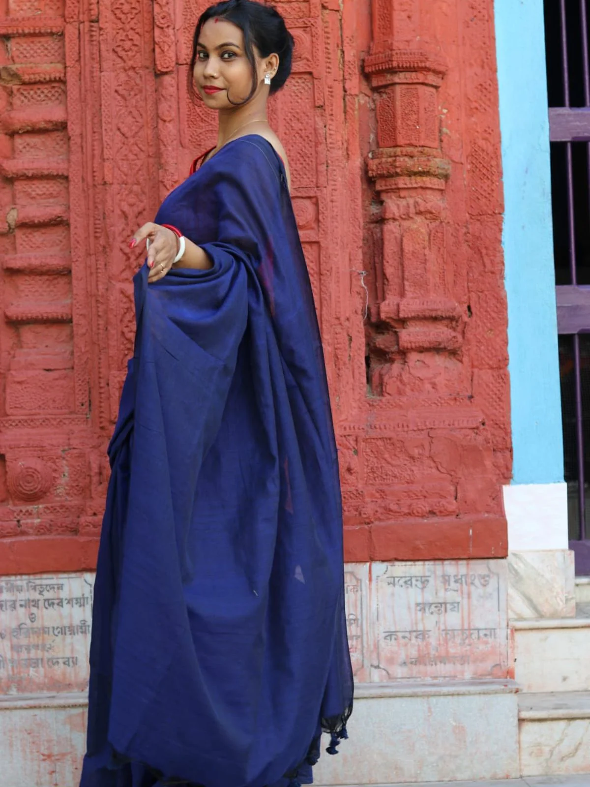 Odette Royal Blue Cotton  Saree  With Unstitched Blouse for Women - Image 3