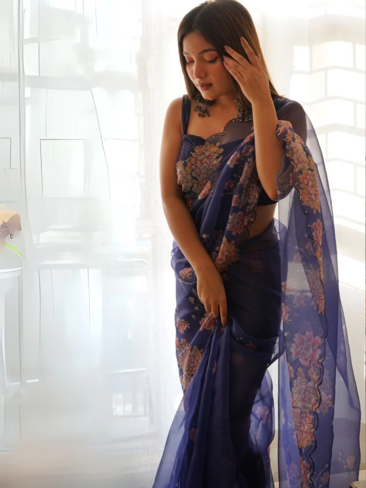 Odette Royal Blue Organza Printed Saree With Unstitched Blouse For Women - Image 2