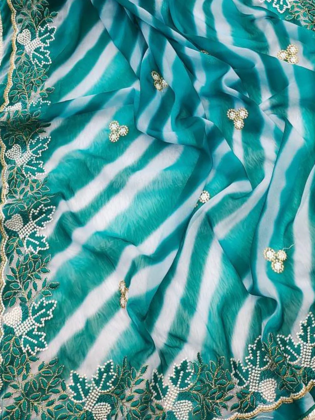 Odette Sea Green Embroidered Georgette Saree With Unstitched Blouse For Women - Image 4
