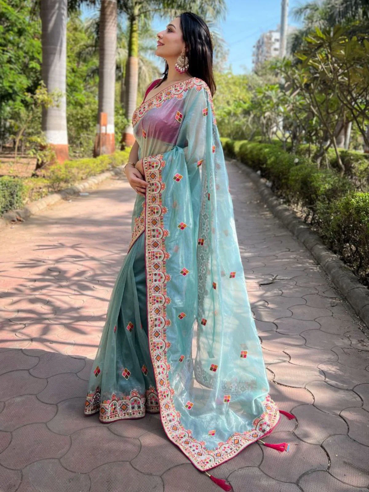 Odette Sea Green Embroidered Net Saree With Unstitched Blouse For Women - Image 2