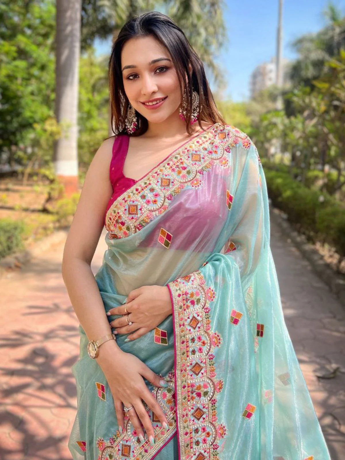 Odette Sea Green Embroidered Net Saree With Unstitched Blouse For Women - Image 3