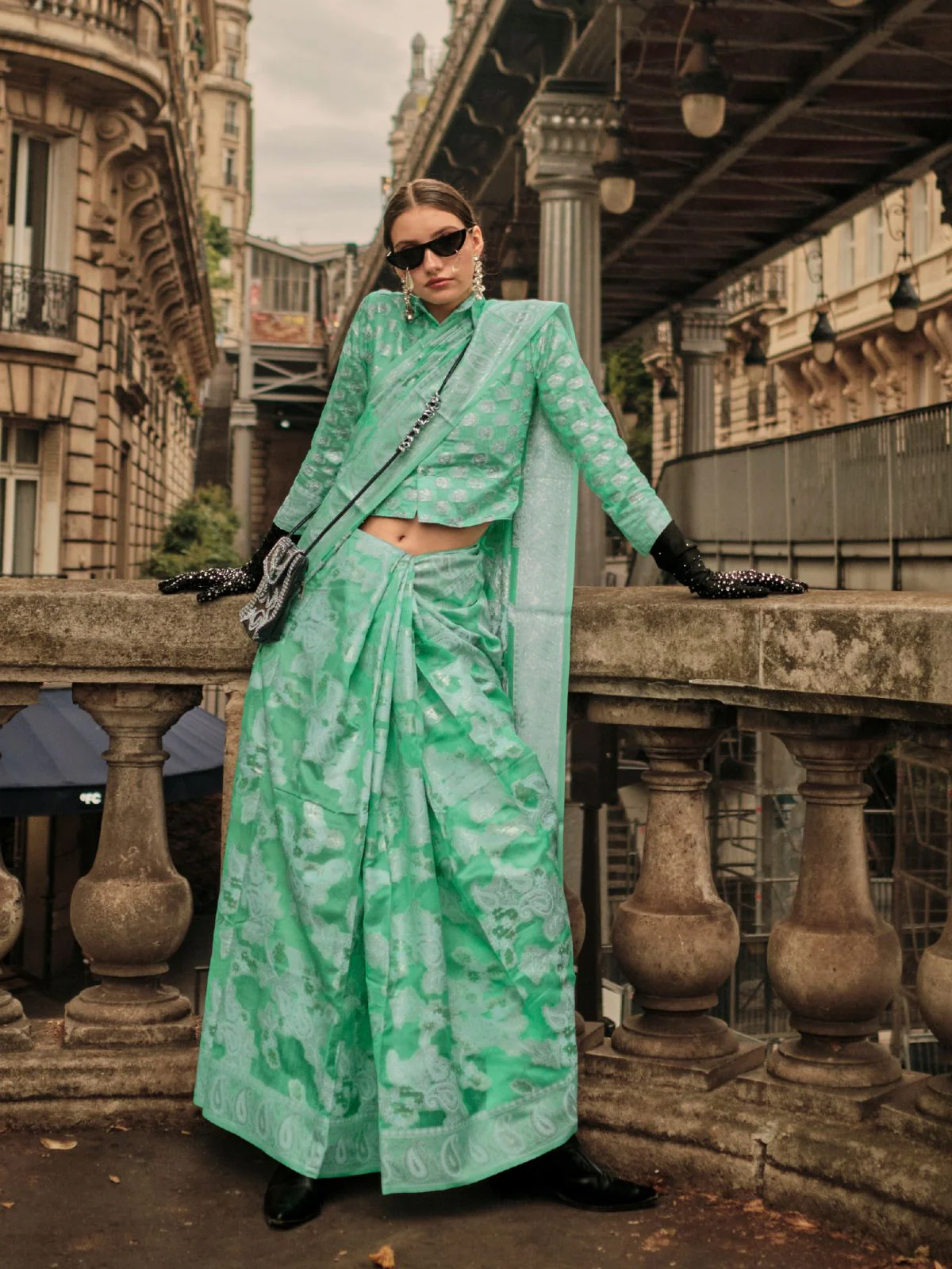 Odette Sea Green Organza Woven Saree With Unstitched Blouse For Women - Image 2