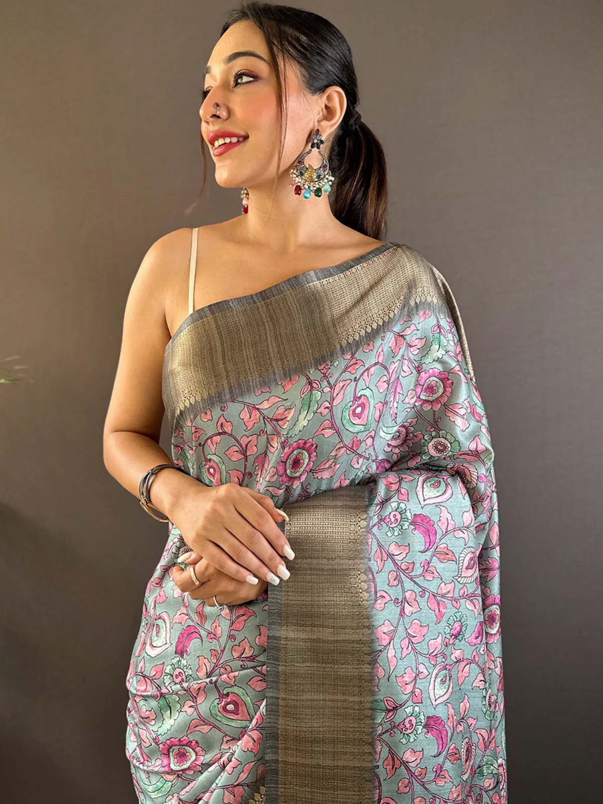 Odette Sea Green Printed Silk Blend Saree With Unstitched Blouse For Women - Image 2