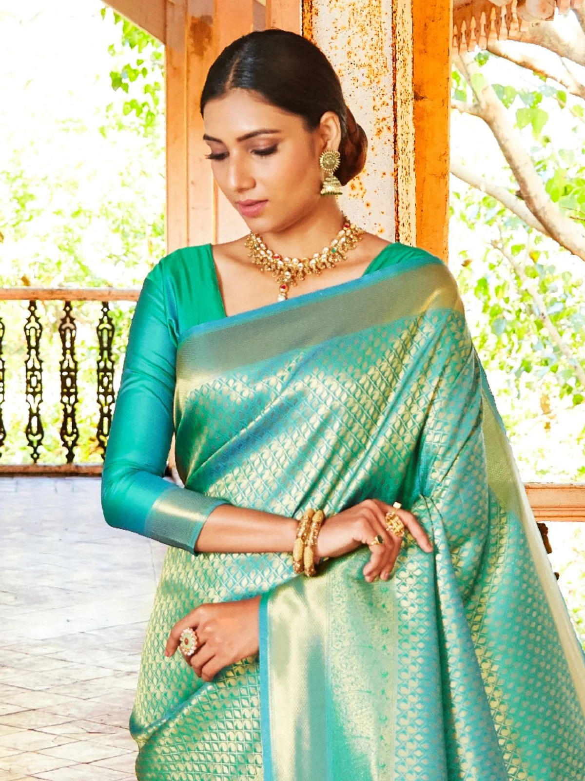 Odette Sea Green Silk Blend Woven Saree With Unstitched Blouse For Women - Image 2