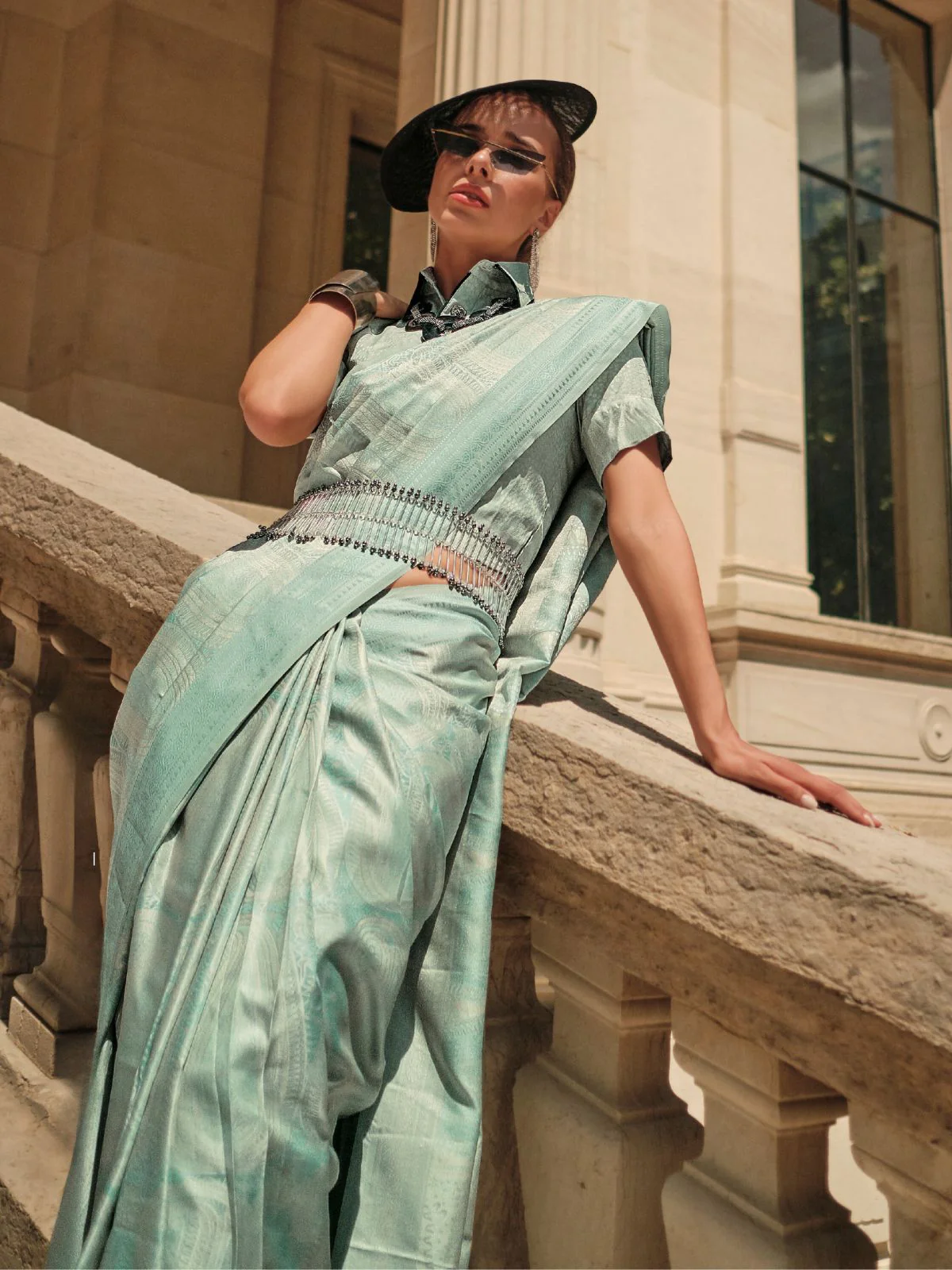 Odette Sea Green Silk Blend Woven Saree With Unstitched Blouse For Women - Image 2