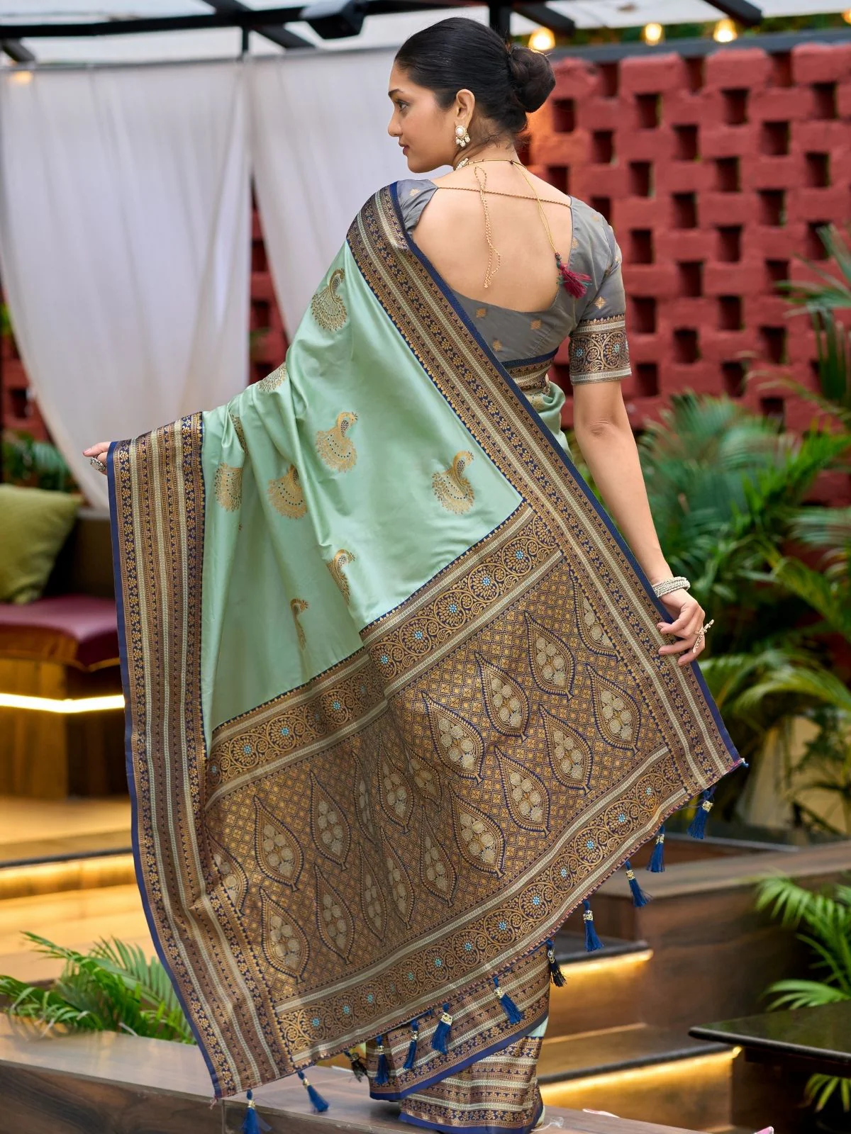 Odette Sea Green Silk Zari Woven Saree For Women - Image 4