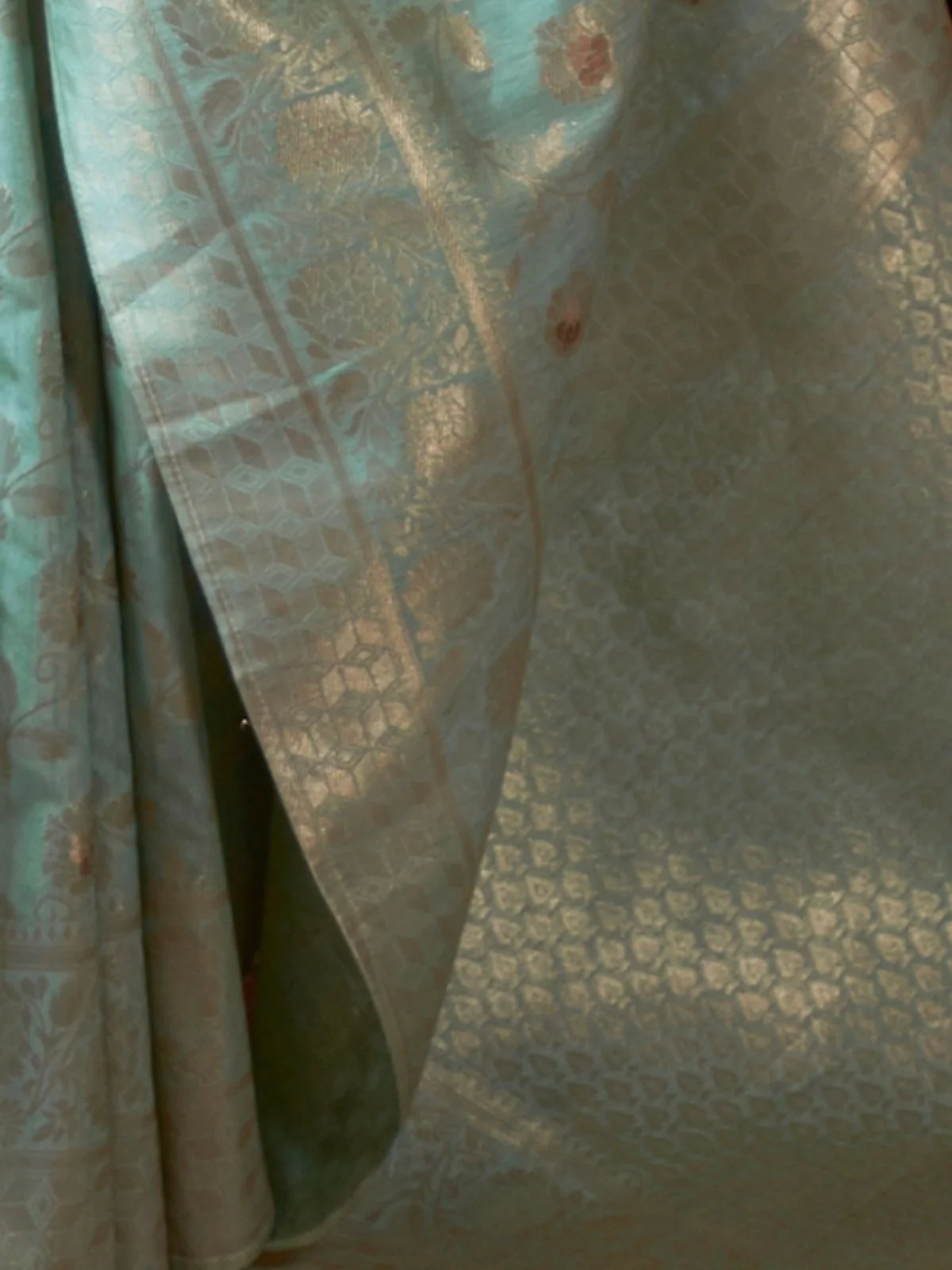 Odette Sea Green Woven Design Silk Blend Saree With Unstitched Blouse For Women - Image 3