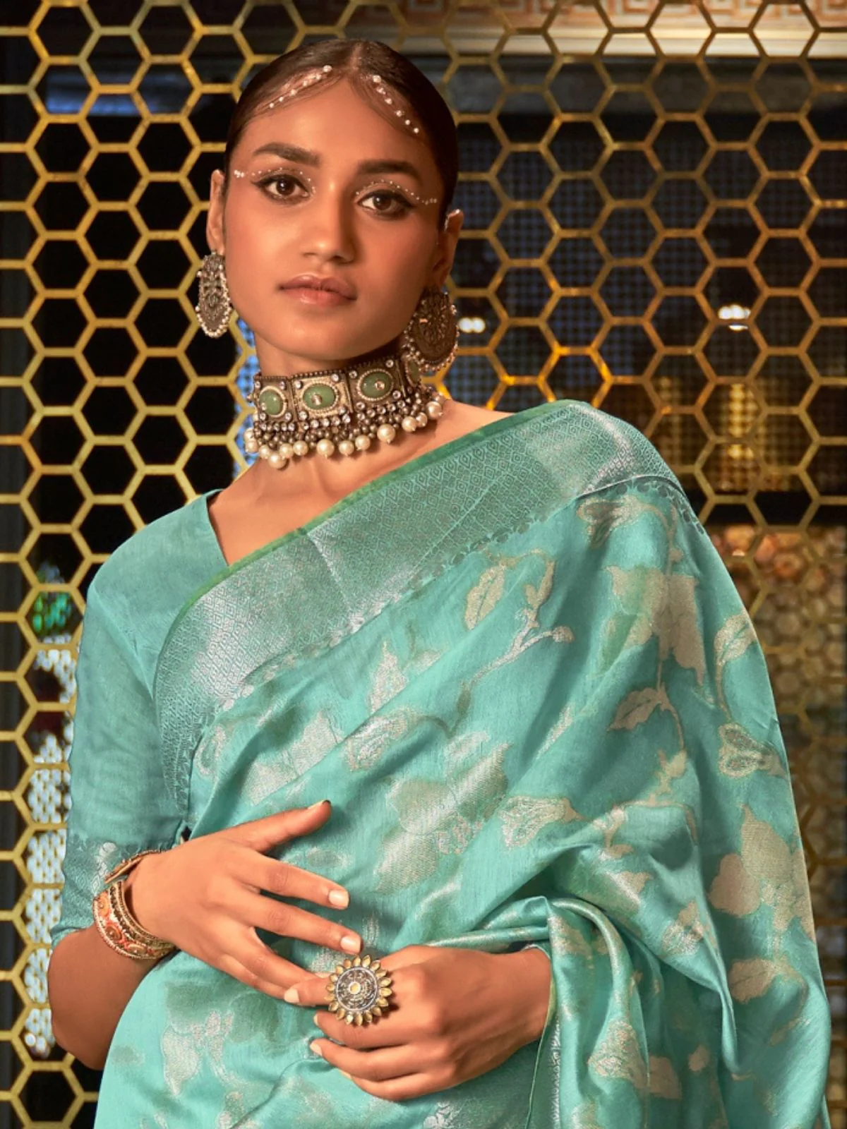 Odette Sea Green Woven Design Silk Blend Saree With Unstitched Blouse For Women - Image 3