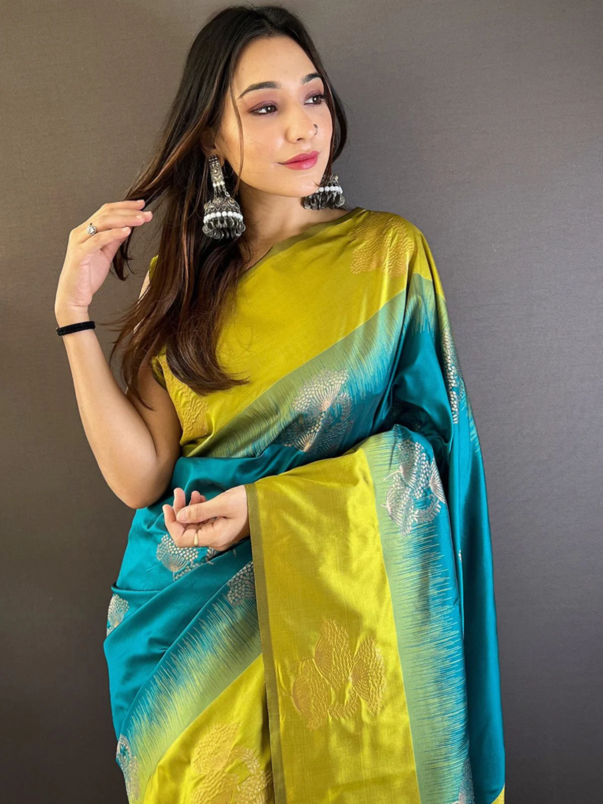 Odette Sea Green Woven Design Soft Silk Saree With Unstitched Blouse For Women - Image 3