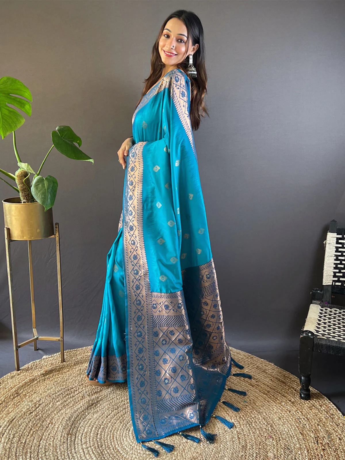 Odette Sea Green Woven Design Soft Silk Saree With Unstitched Blouse For Women - Image 2