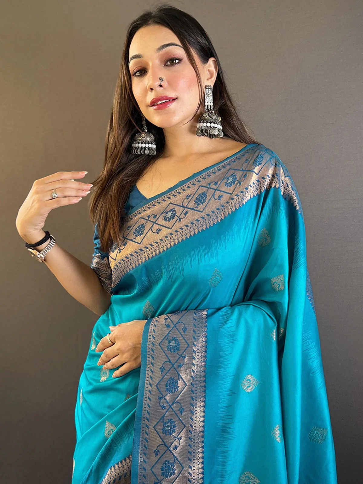Odette Sea Green Woven Design Soft Silk Saree With Unstitched Blouse For Women - Image 3