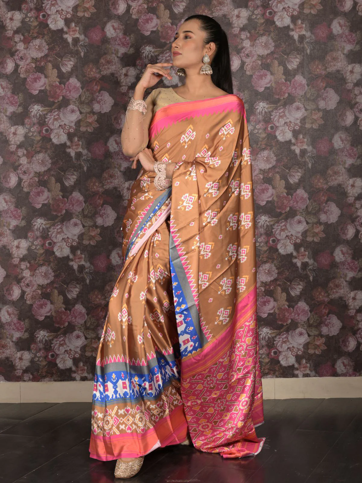 Odette Tan Printed Crepe Saree With Unstitched Blouse For Women - Image 3
