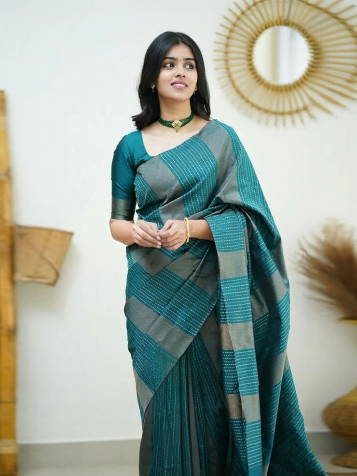 Odette Teal Banarasi Silk Woven Saree With Unstitched Blouse For Women - Image 2