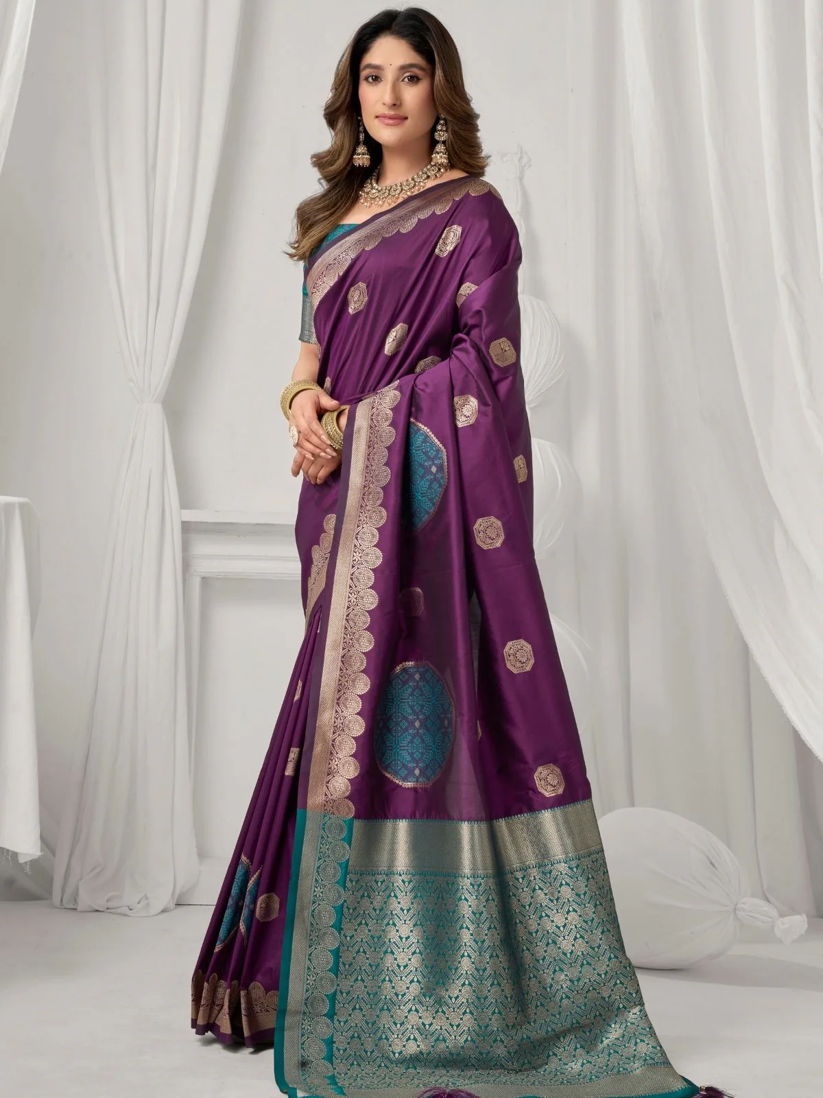 Odette Teal Blue and Wine Silk Blend Woven Saree For Women - Image 3