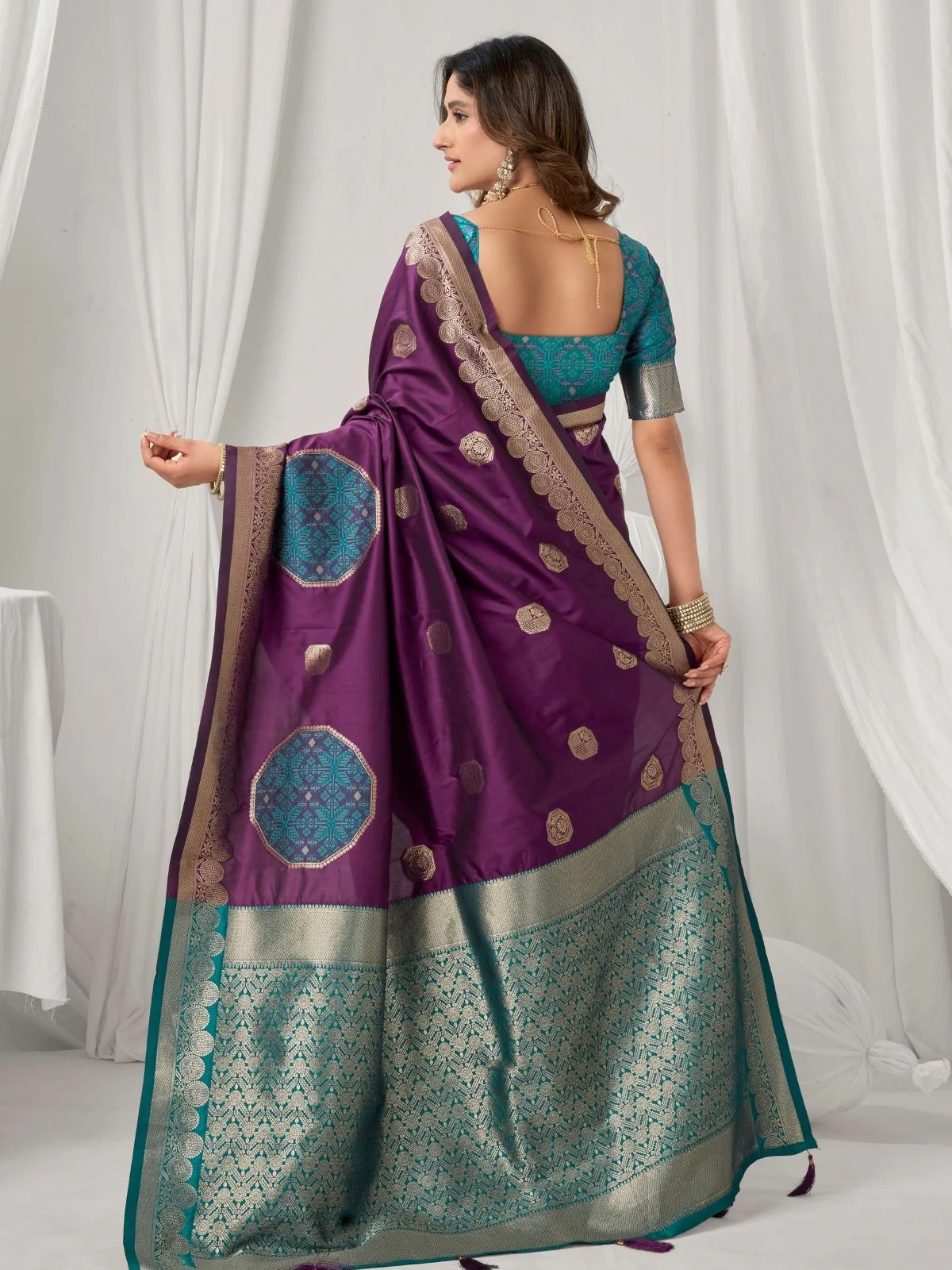 Odette Teal Blue and Wine Silk Blend Woven Saree For Women - Image 4