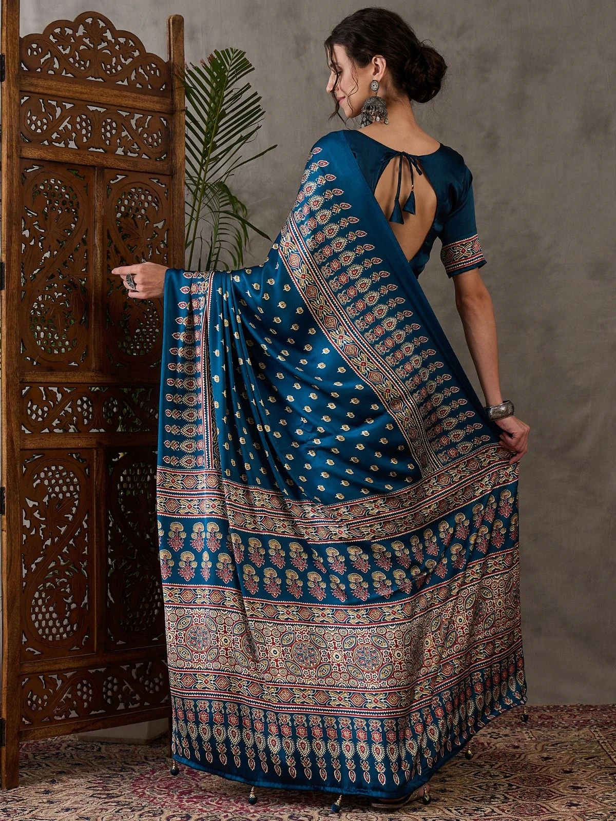 Odette Teal Blue Silk Blend Printed Elegant Saree For Women - Image 2