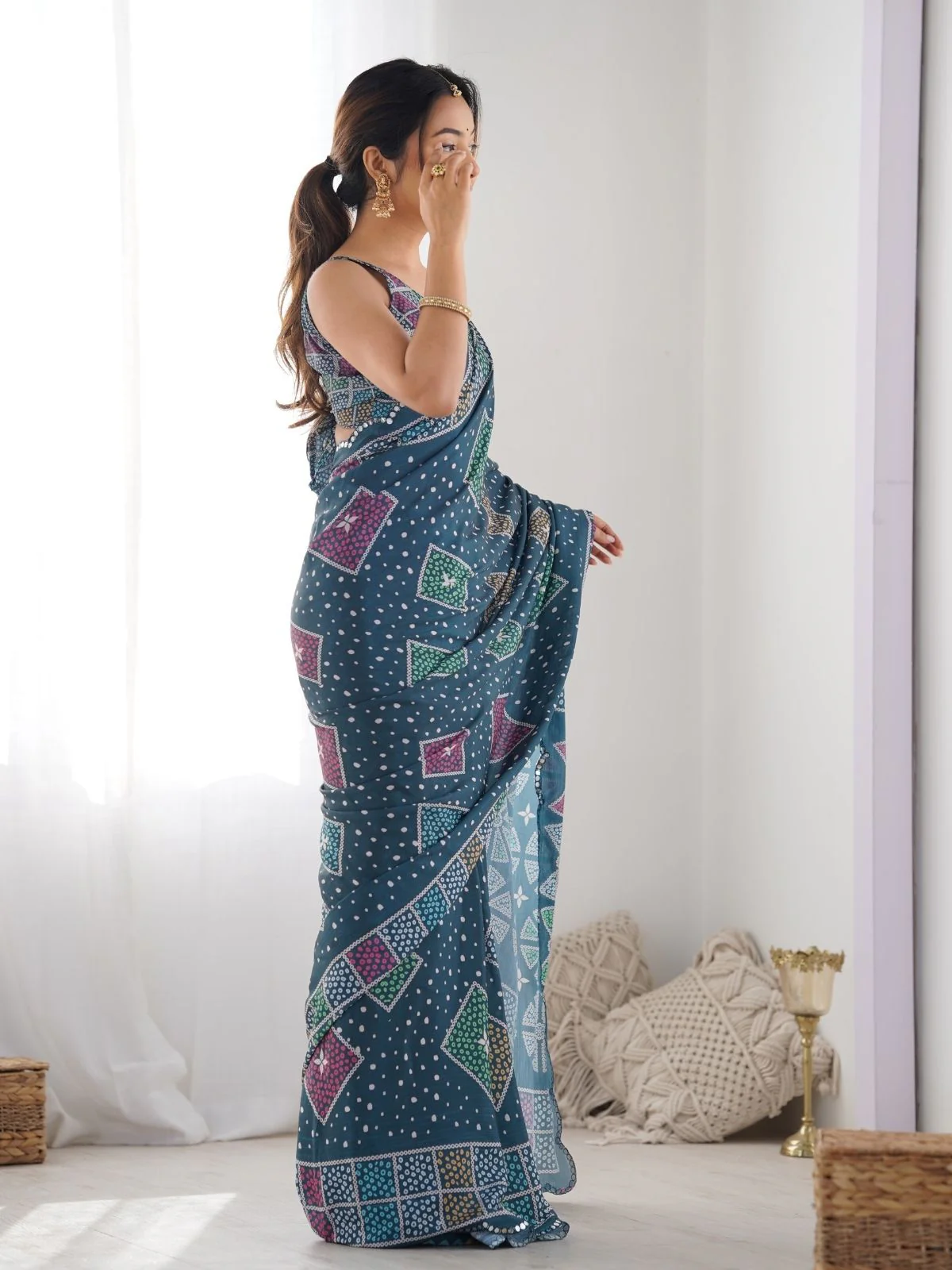 Odette Teal Chinon Printed Saree With Unstitched Blouse For Women - Image 3