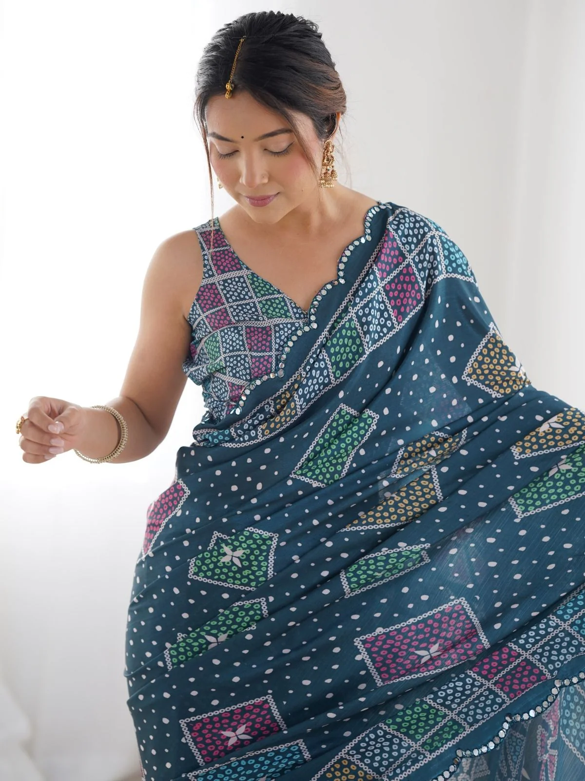 Odette Teal Chinon Printed Saree With Unstitched Blouse For Women - Image 4
