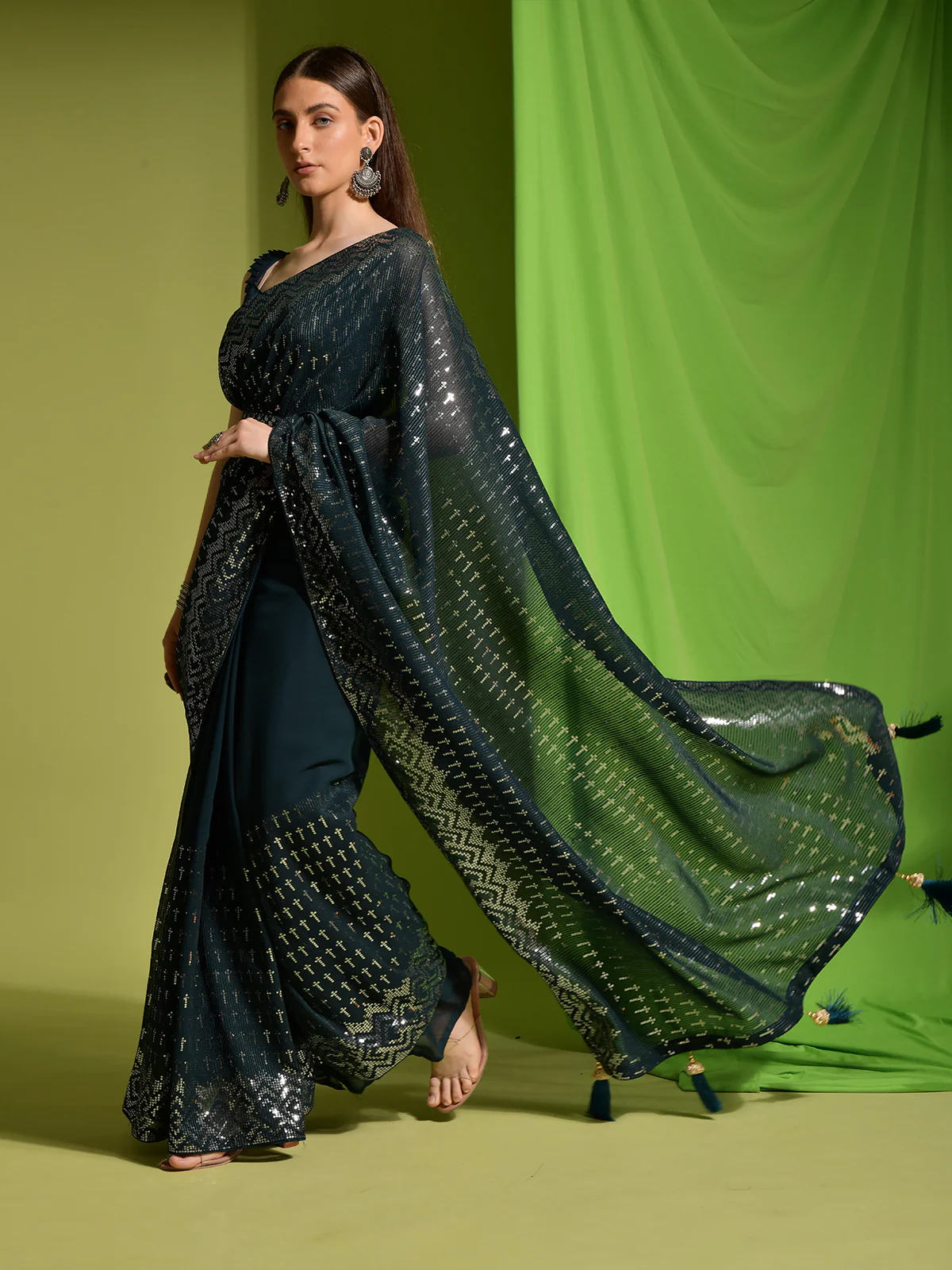 Odette Teal Embellished Georgette Saree With Unstitched Blouse For Women - Image 3
