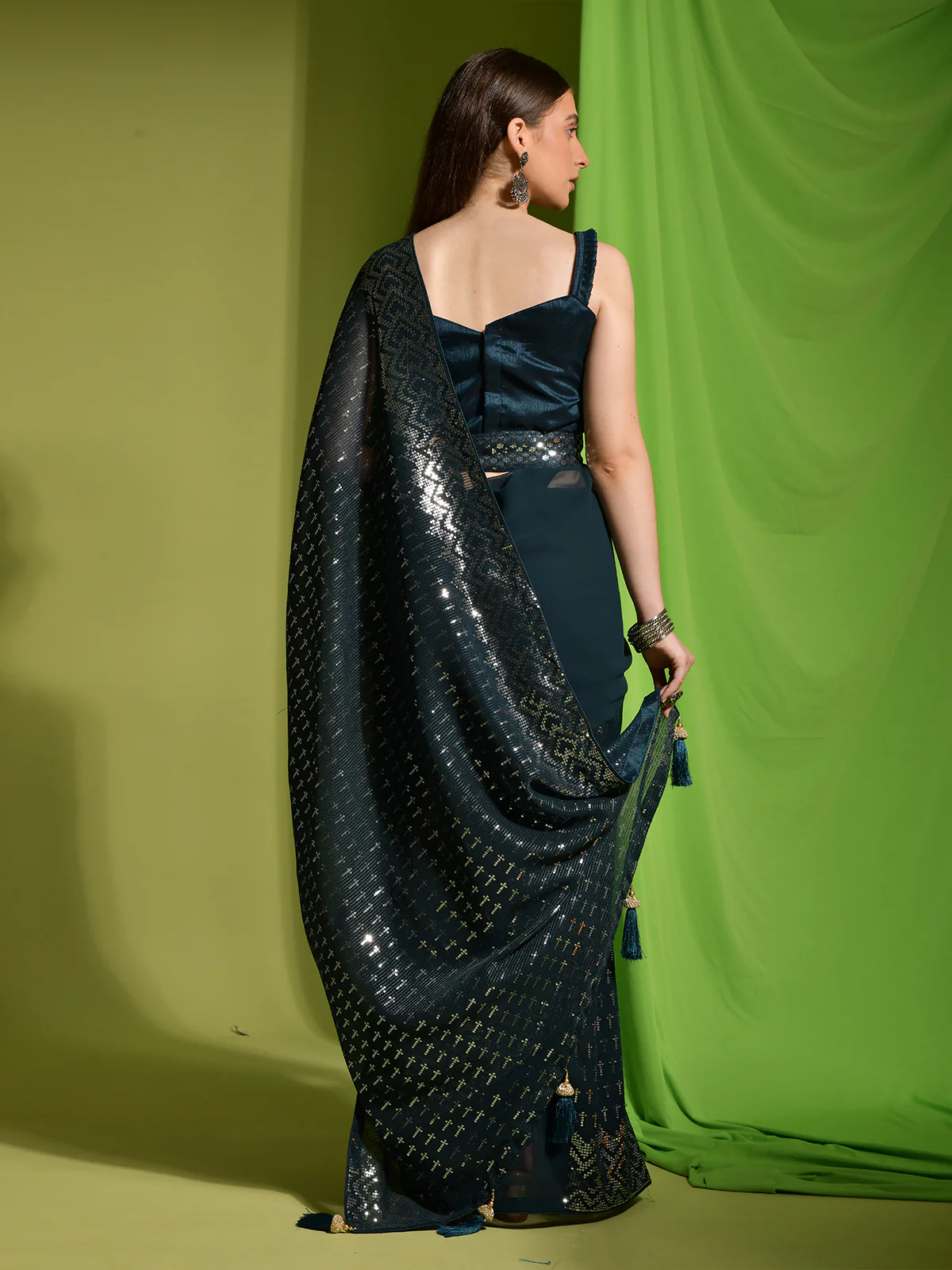 Odette Teal Embellished Georgette Saree With Unstitched Blouse For Women - Image 4