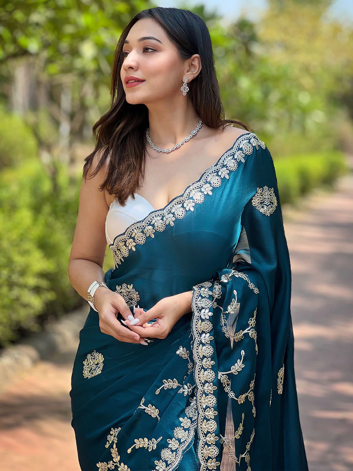 Odette Teal Embroidered Silk Blend Saree With Unstitched Blouse For Women - Image 2