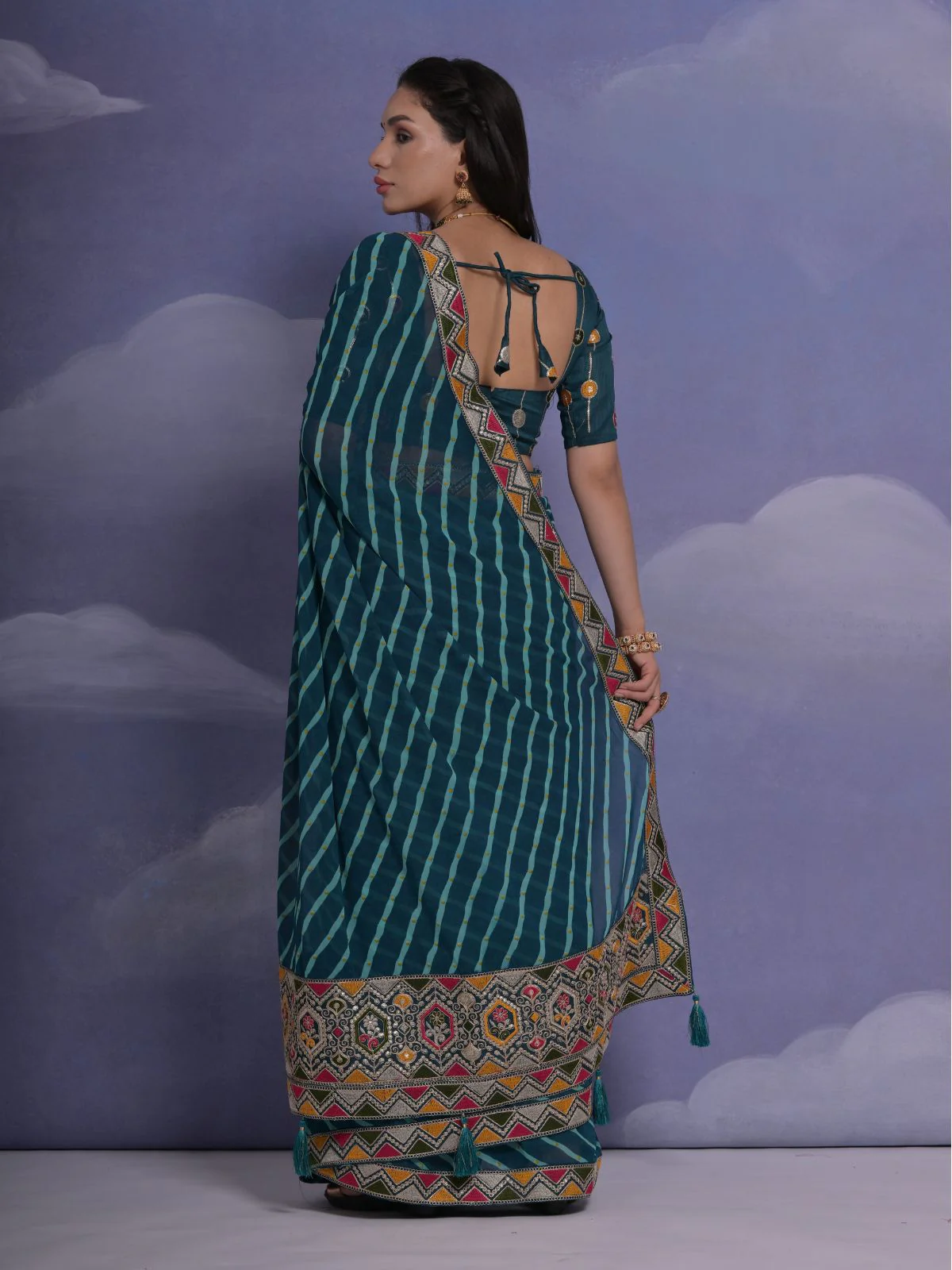 Odette Teal Printed Georgette Saree With Unstitched Blouse For Women - Image 4