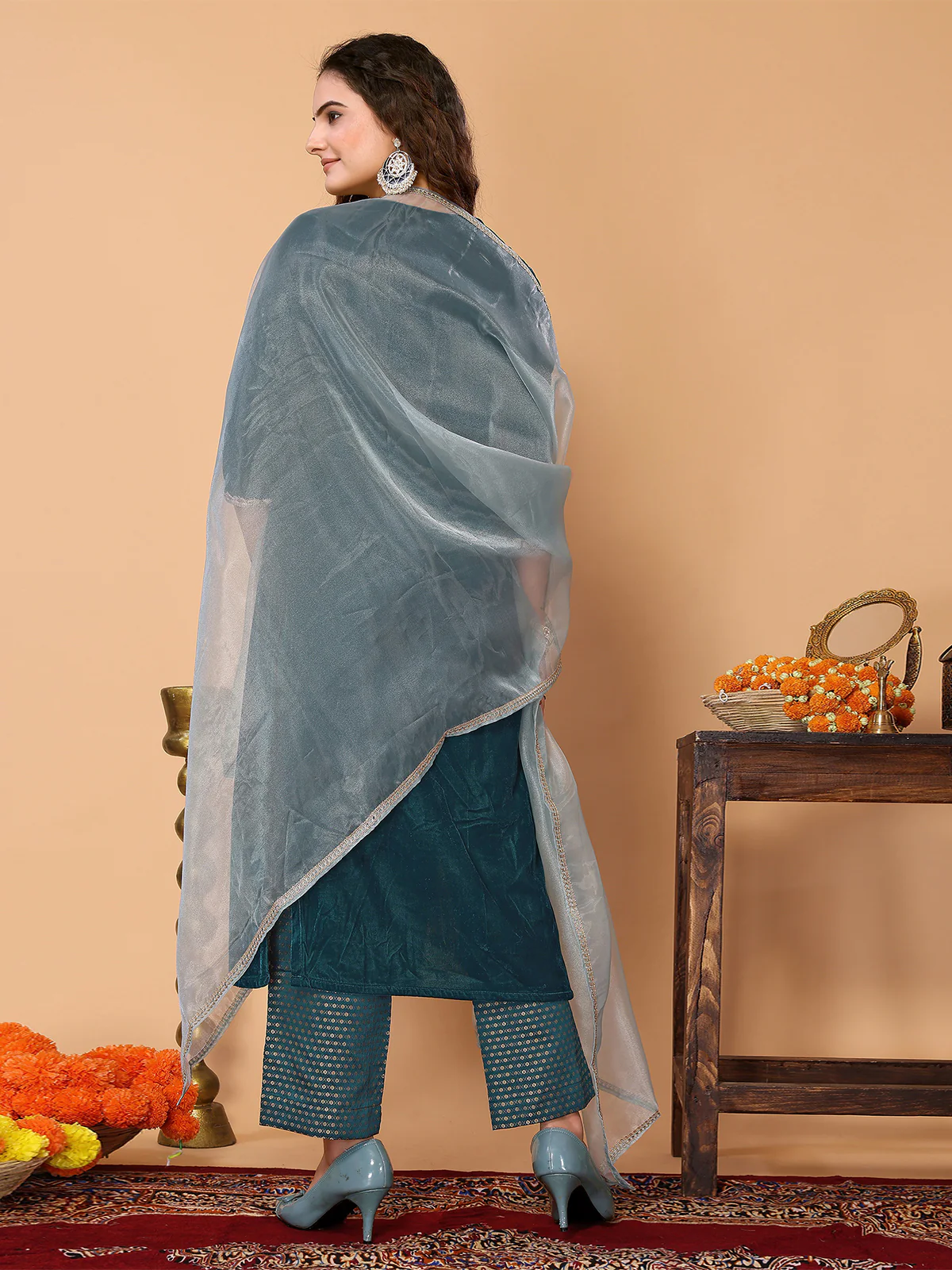Odette Teal Velvet Solid Stitched Kurta Set For Women - Image 3