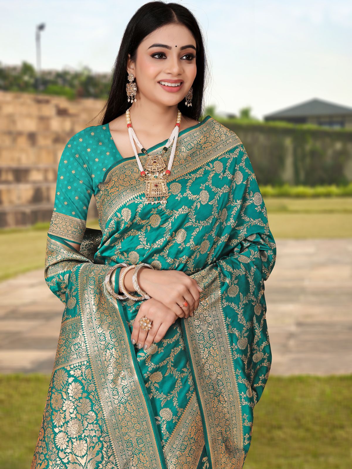 Odette Teal Woven Banarasi Silk Saree With Unstitched Blouse For Women - Image 4