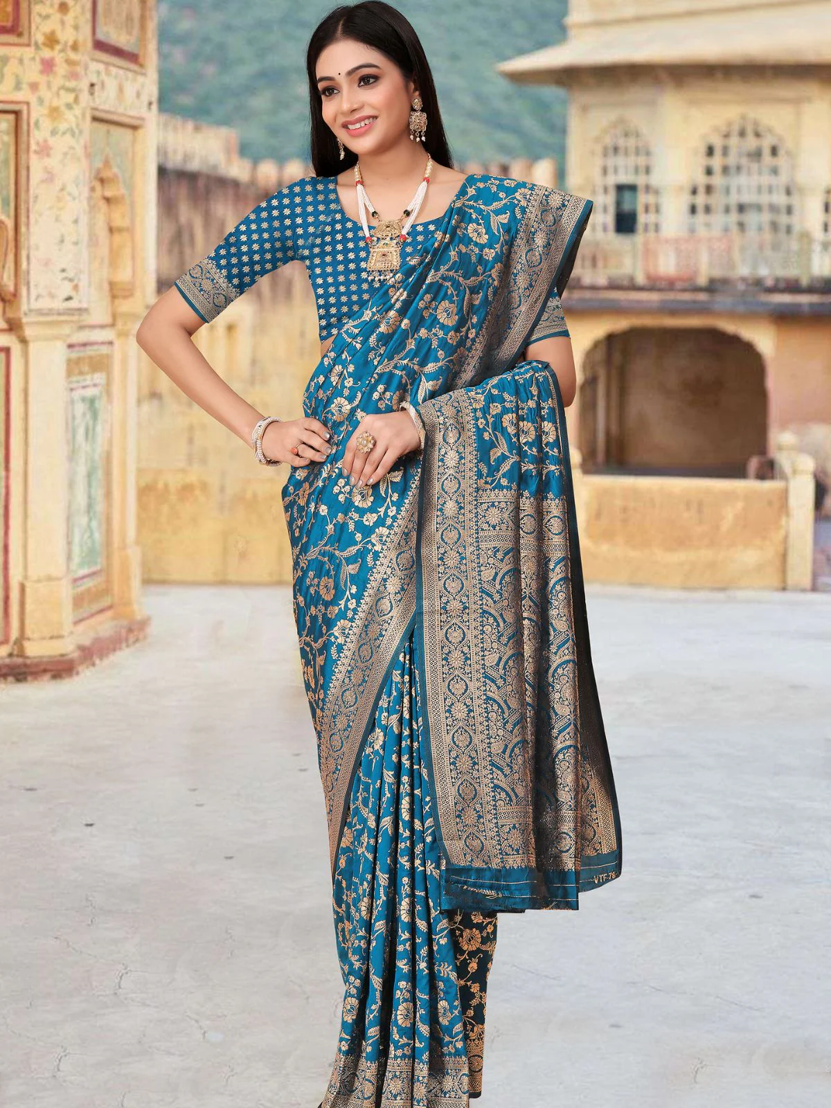 Odette Teal Woven Banarasi Silk Saree With unstitched Blouse For Women - Image 2