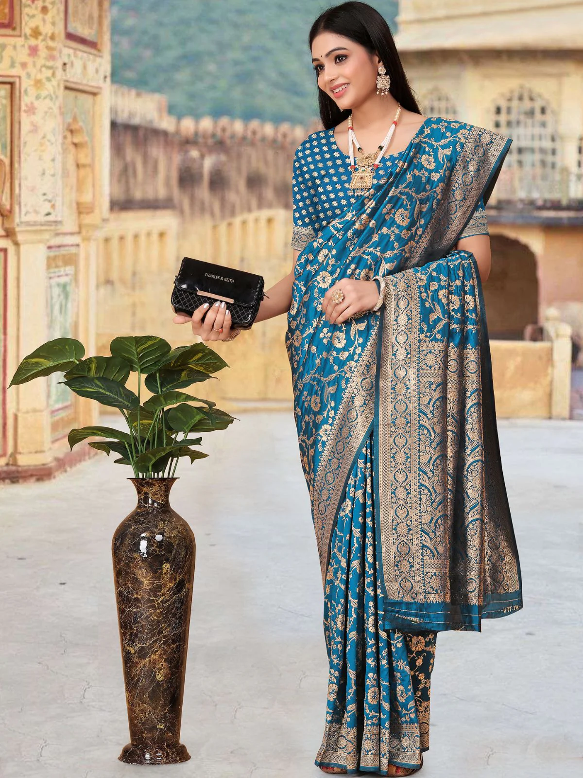 Odette Teal Woven Banarasi Silk Saree With unstitched Blouse For Women - Image 4