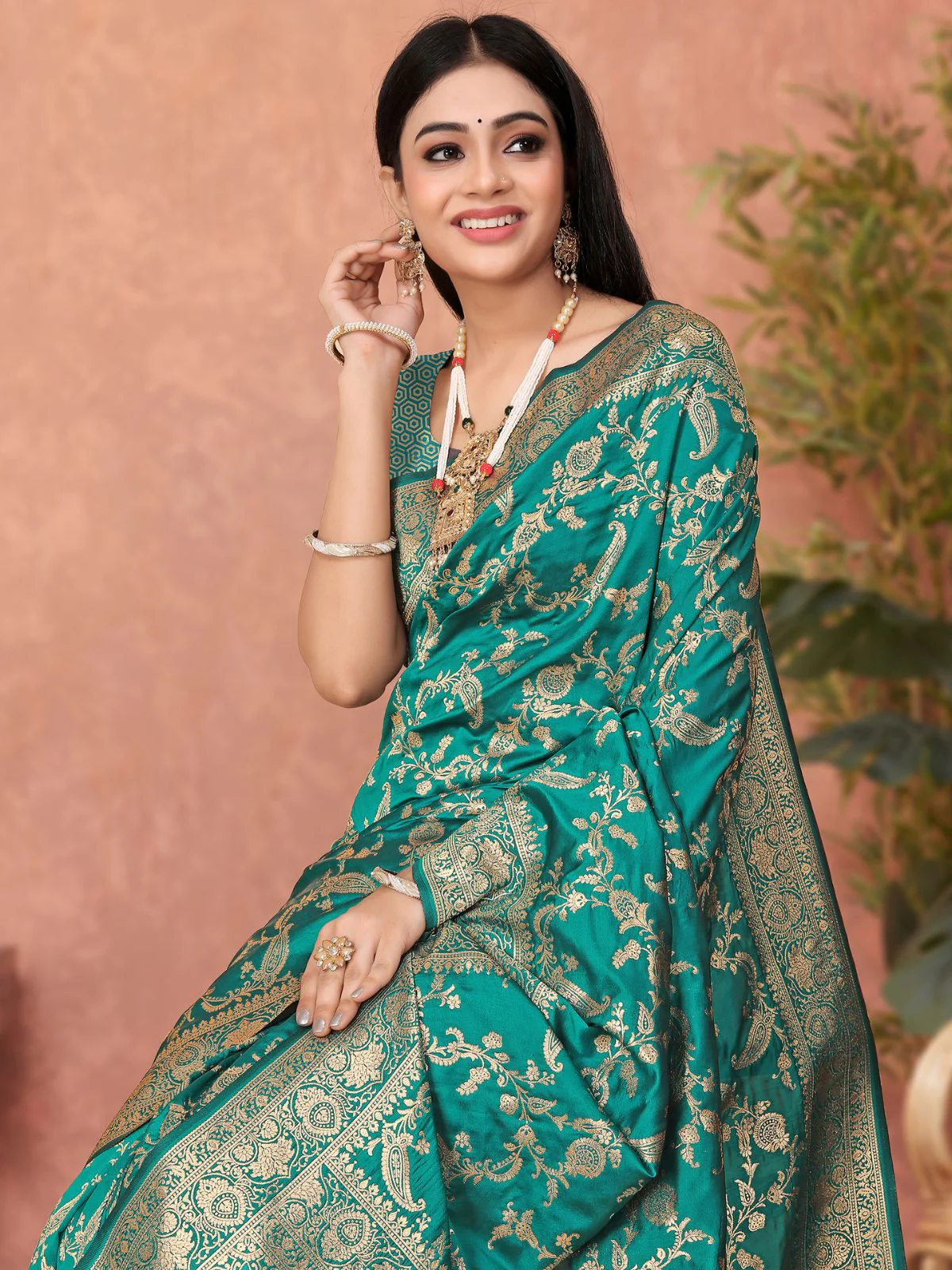Odette Teal Woven Banarasi Silk Saree With unstitched Blouse For Women - Image 4