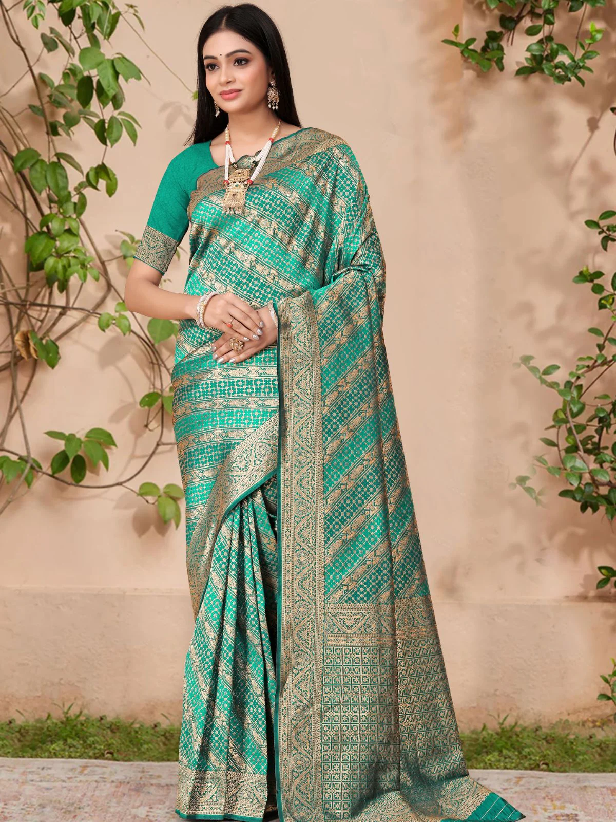 Odette Teal Woven Banarasi Silk Saree With Unstitched Blouse For Women - Image 2