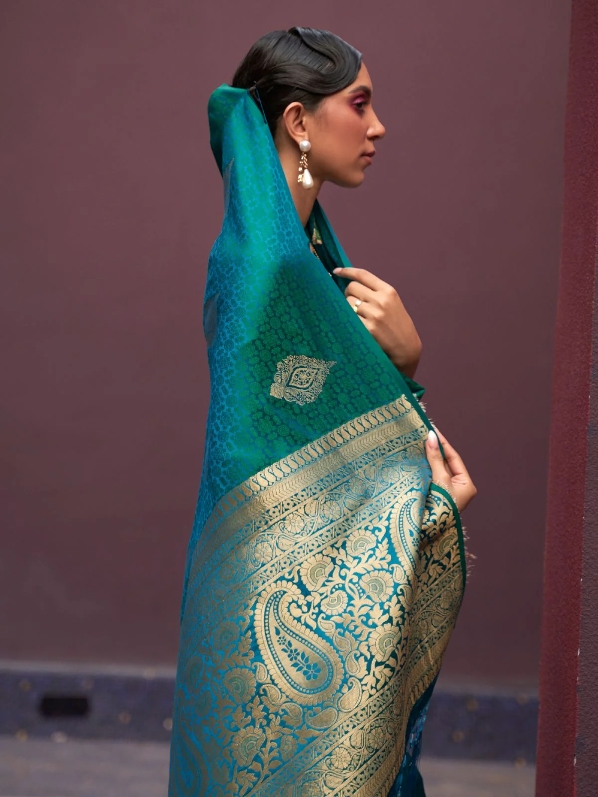 Odette Teal Woven Design Silk Blend Saree With Unstitched Blouse For Women - Image 2