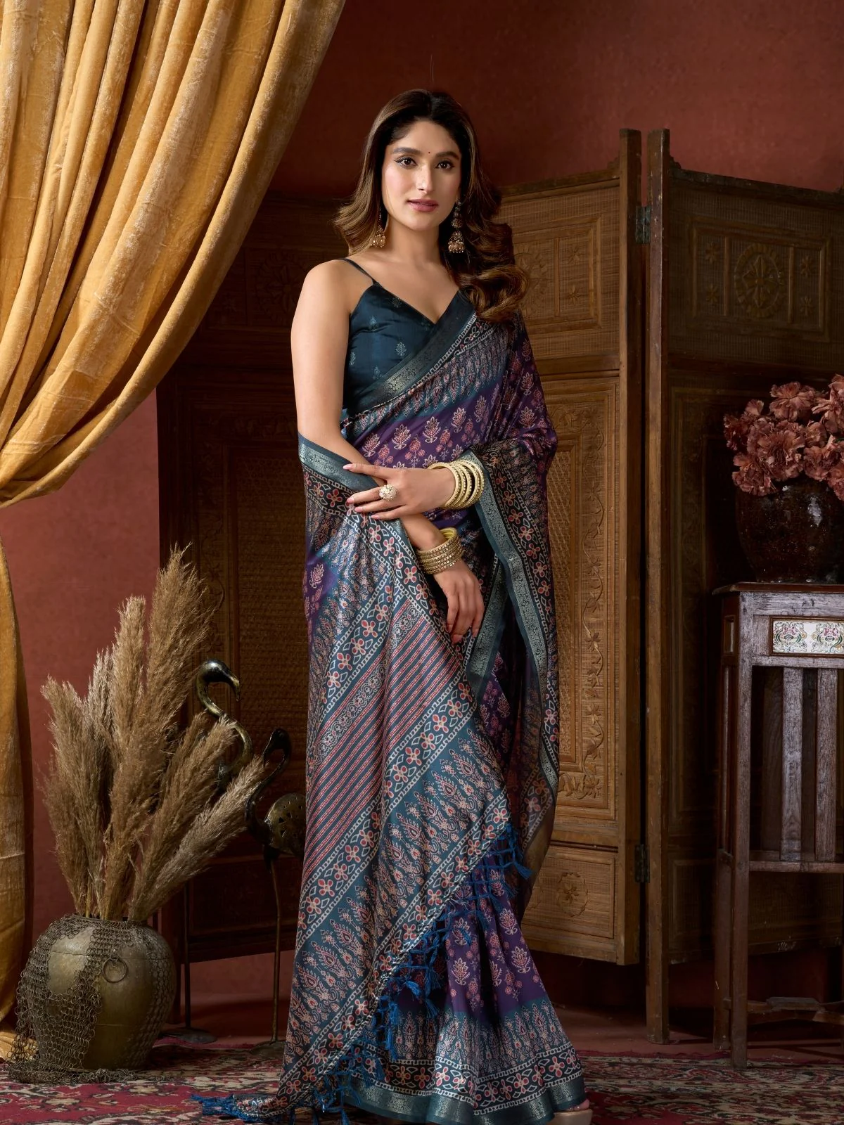 Odette Violet Silk Blend Printed Saree For Women - Image 3