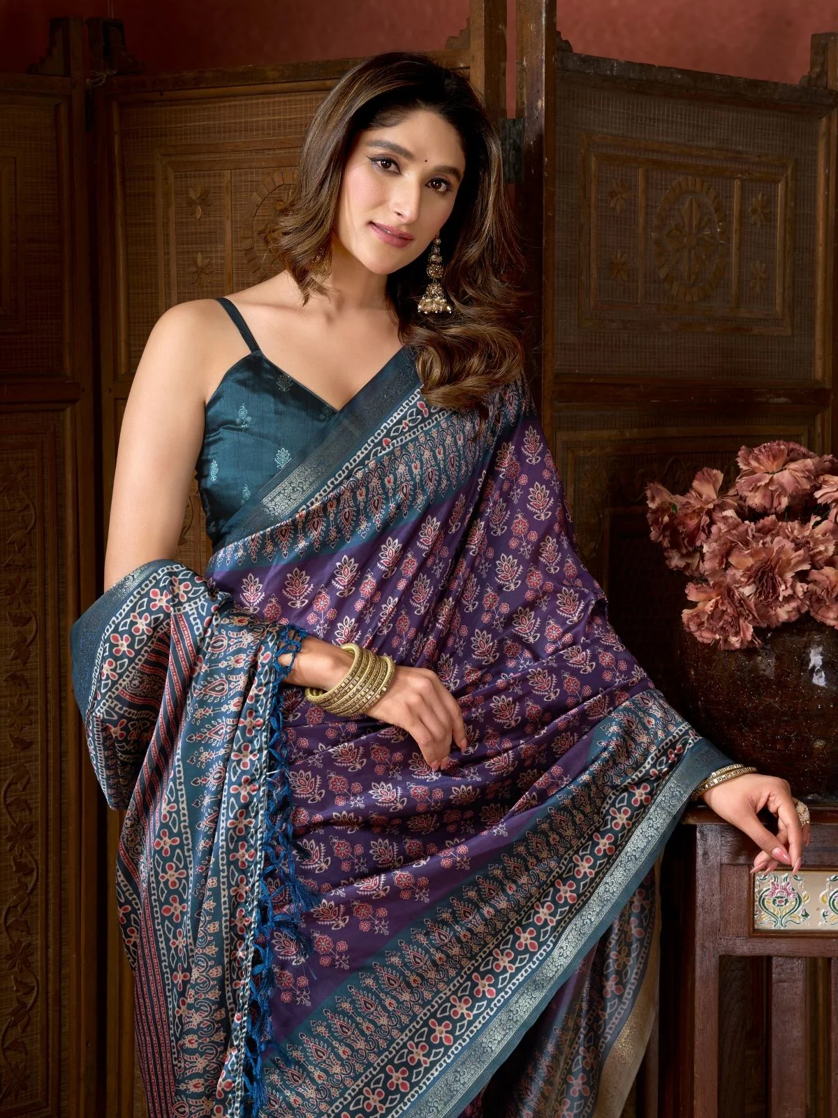 Odette Violet Silk Blend Printed Saree For Women - Image 5