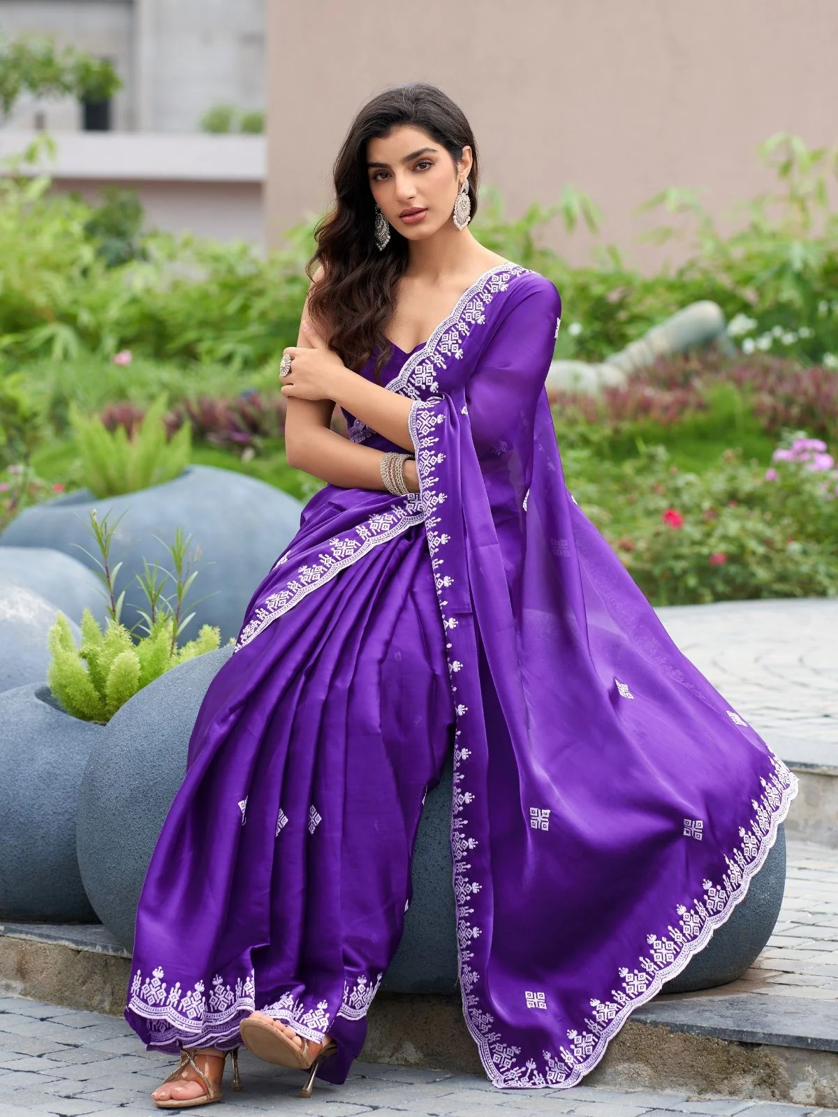 Odette Voilet Chiffon Embroidered Saree For Women - Image 3