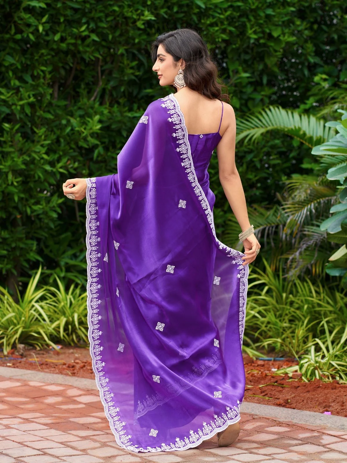 Odette Voilet Chiffon Embroidered Saree For Women - Image 4