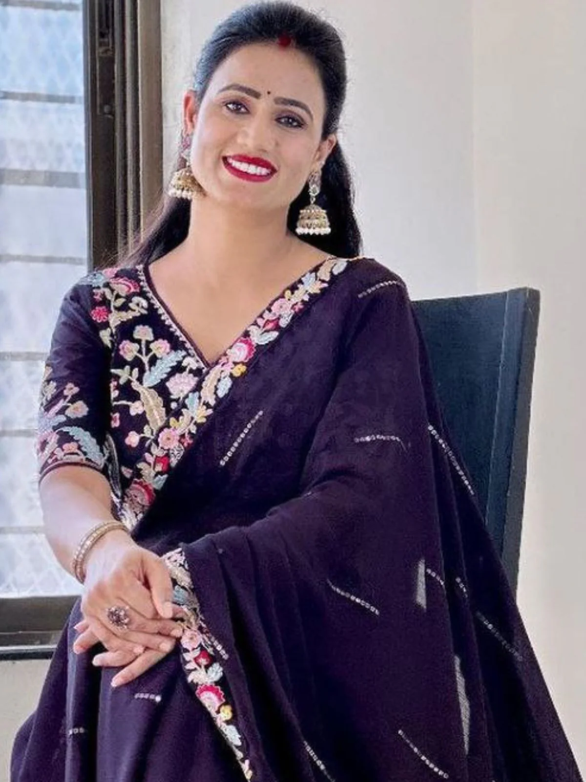 Odette Violet Embroidered Silk Blend Saree With Stitched Blouse For Women - Image 3