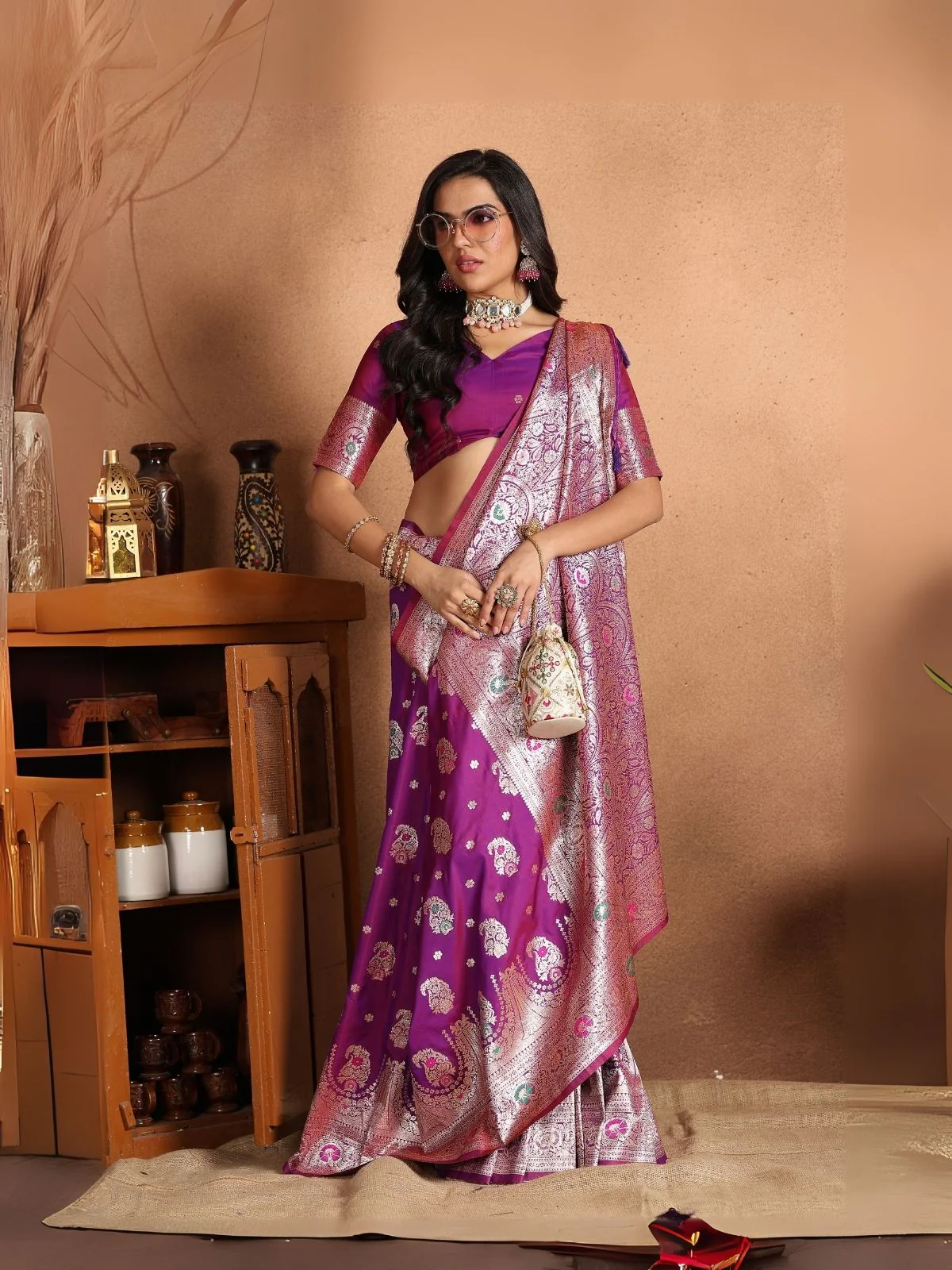 Odette Voilet Silk Blend Woven Elegant Saree For Women - Image 2