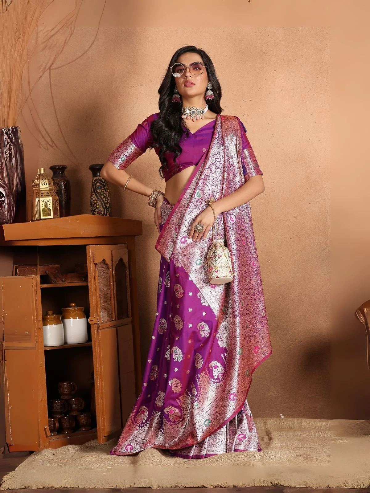 Odette Voilet Silk Blend Woven Elegant Saree For Women - Image 3