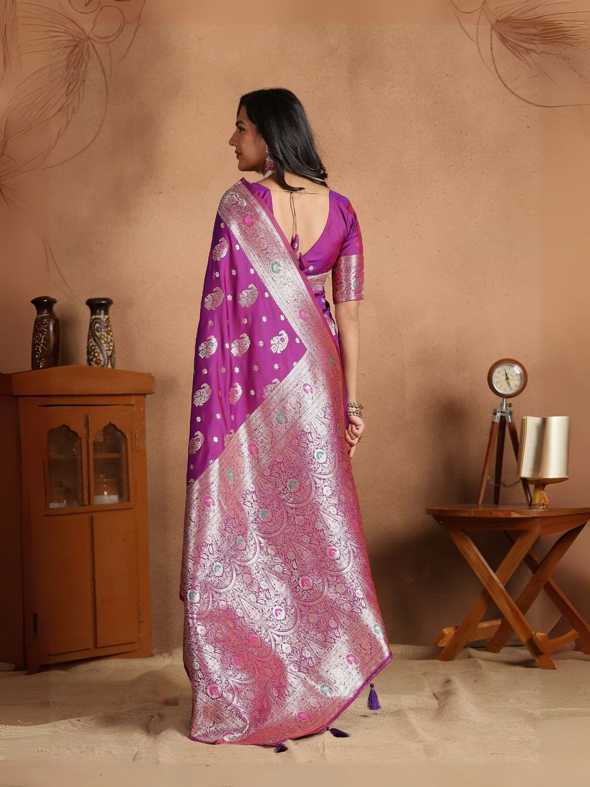 Odette Voilet Silk Blend Woven Elegant Saree For Women - Image 4