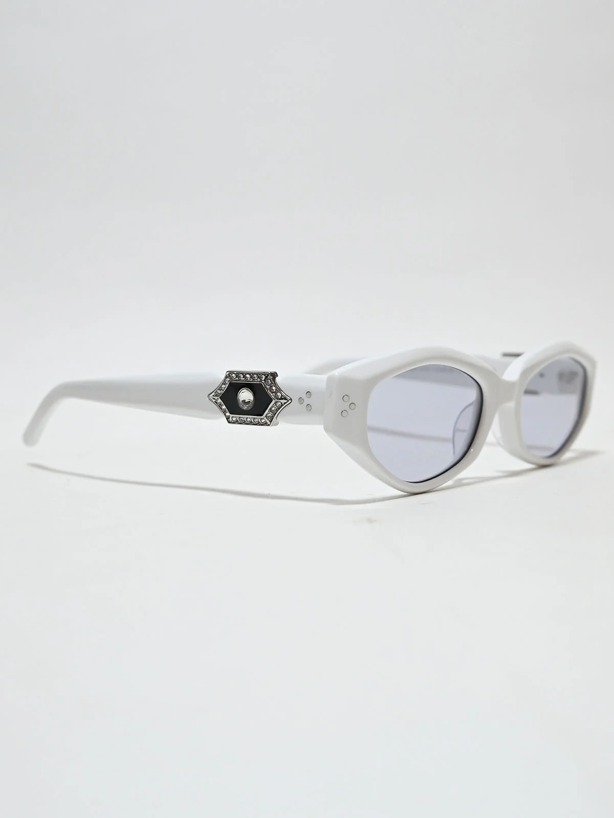 Odette White Acetate Embellished Sunglasses For Women - Image 5
