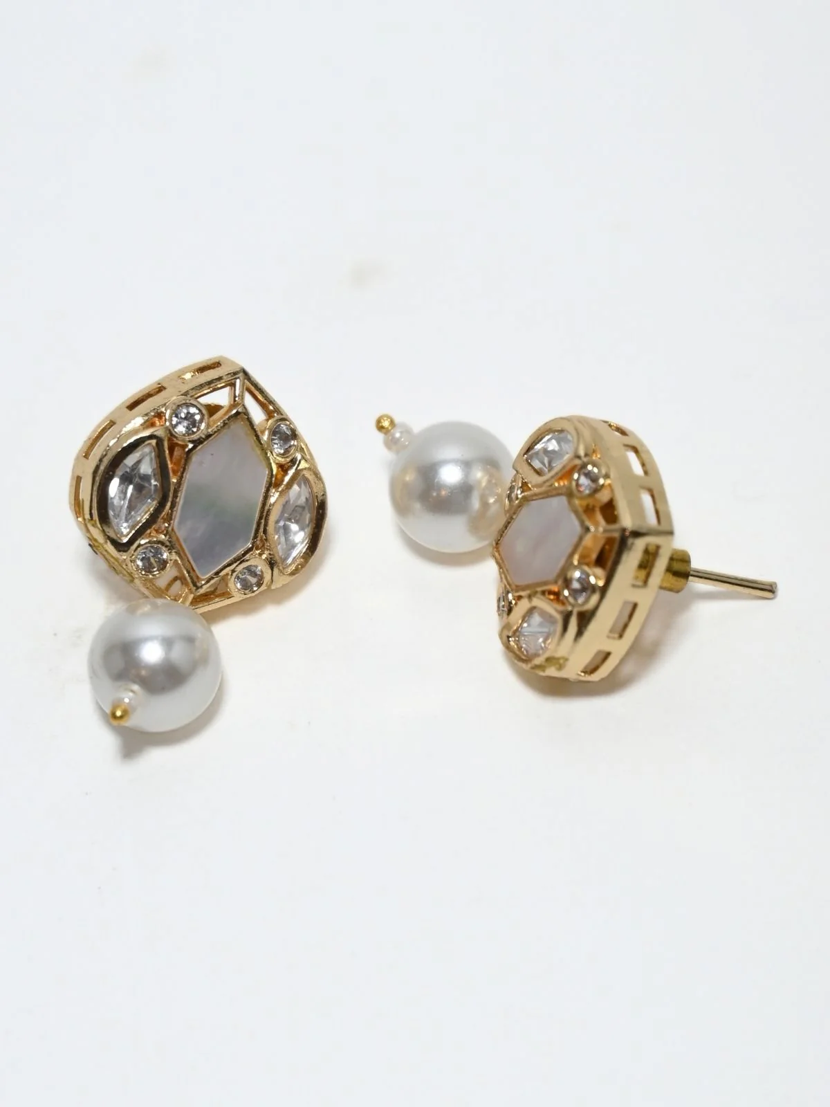 Odette White Alloy Pearl Jewellery Set For Women - Image 6
