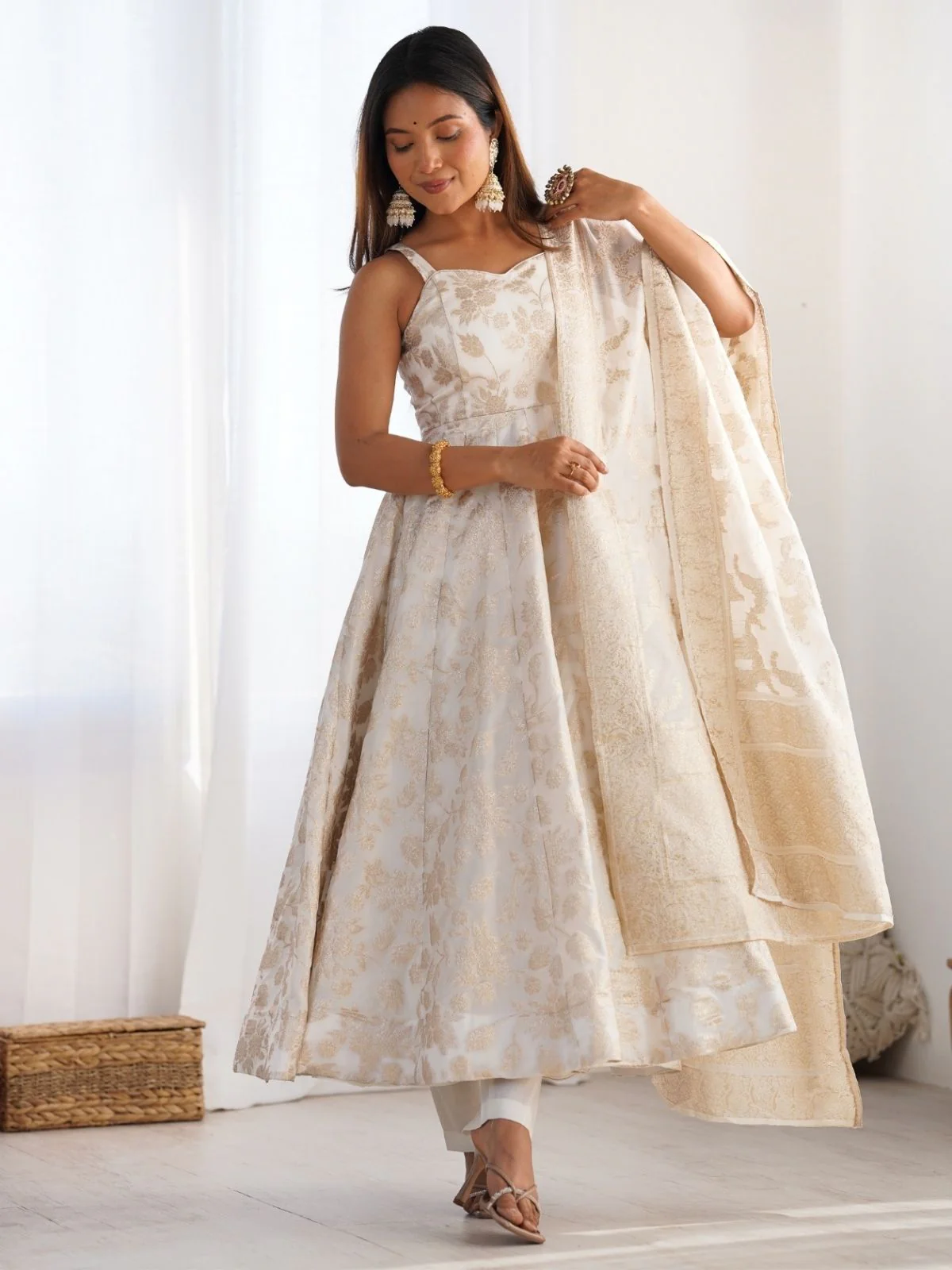 Odette White And Gold Silk Blend Embellished Kurta Set For Women - Image 3