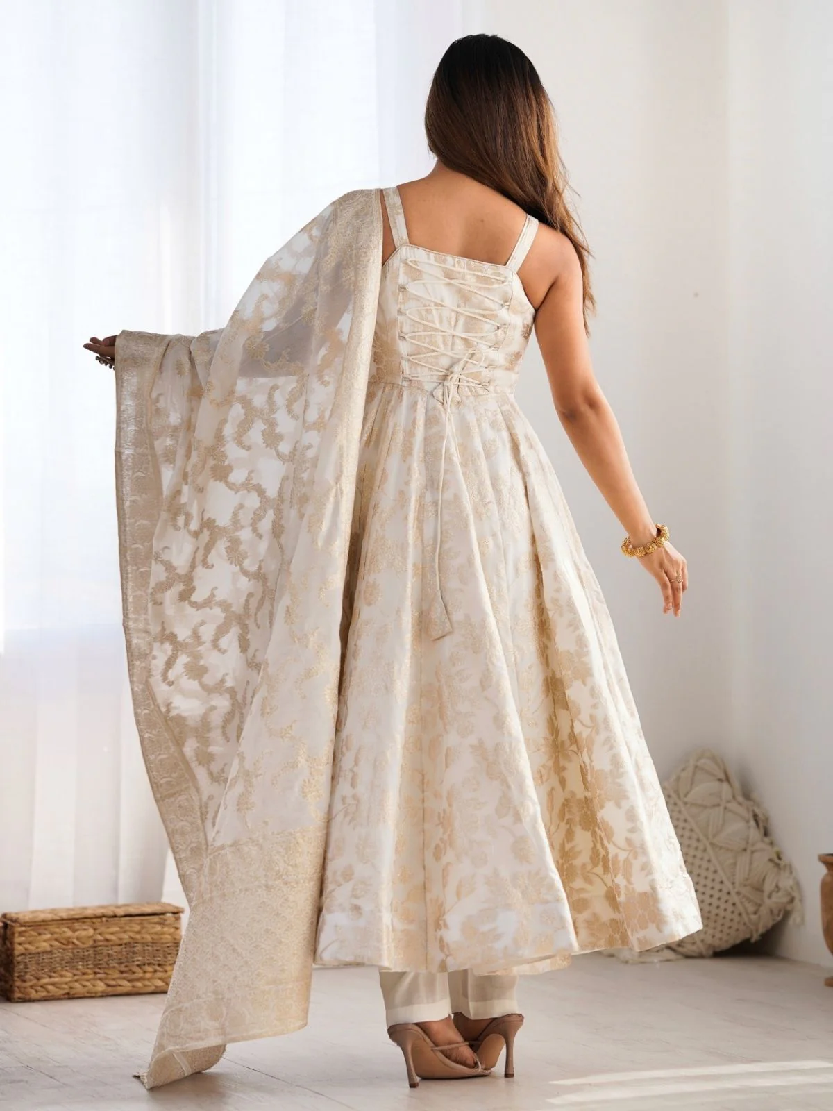 Odette White And Gold Silk Blend Embellished Kurta Set For Women - Image 4